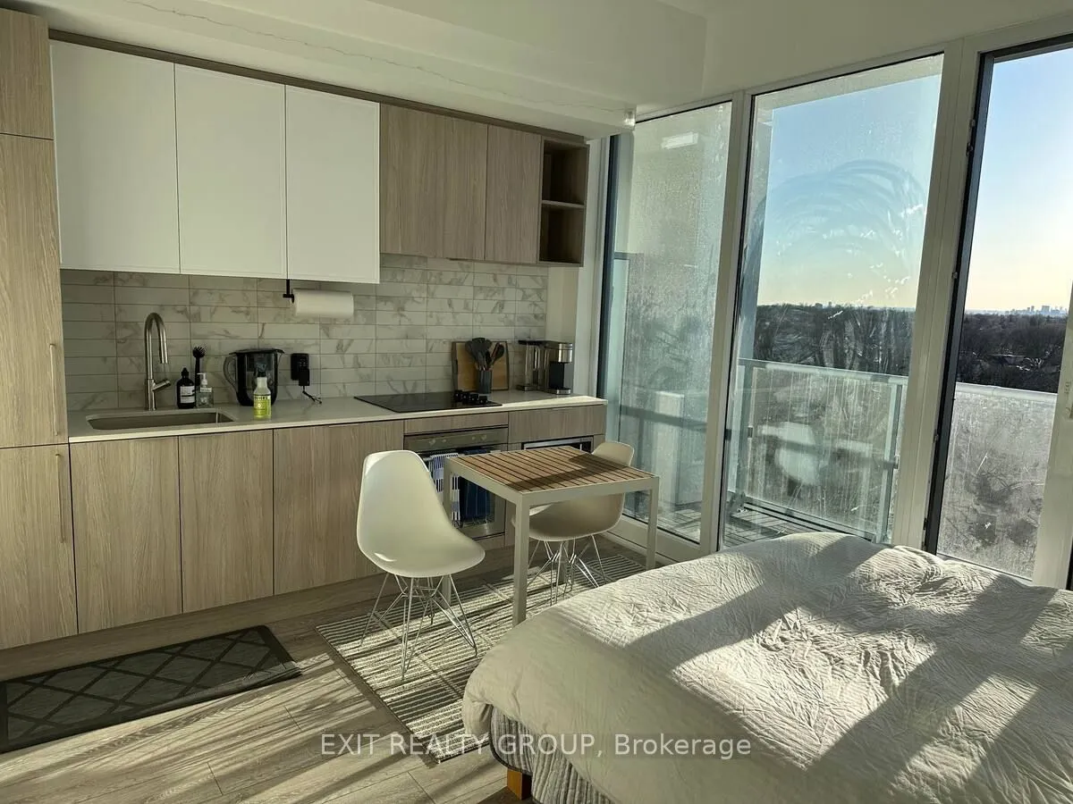 2020 Bathurst Street, #711