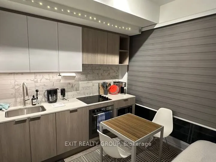 2020 Bathurst Street, #711