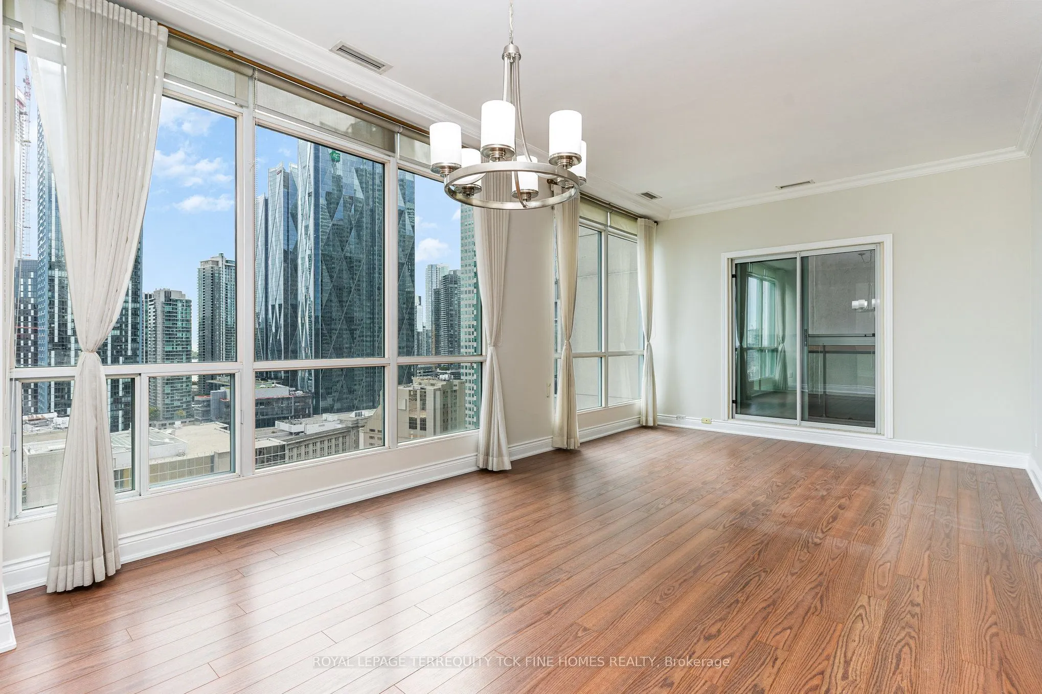 7 King Street E, #2105