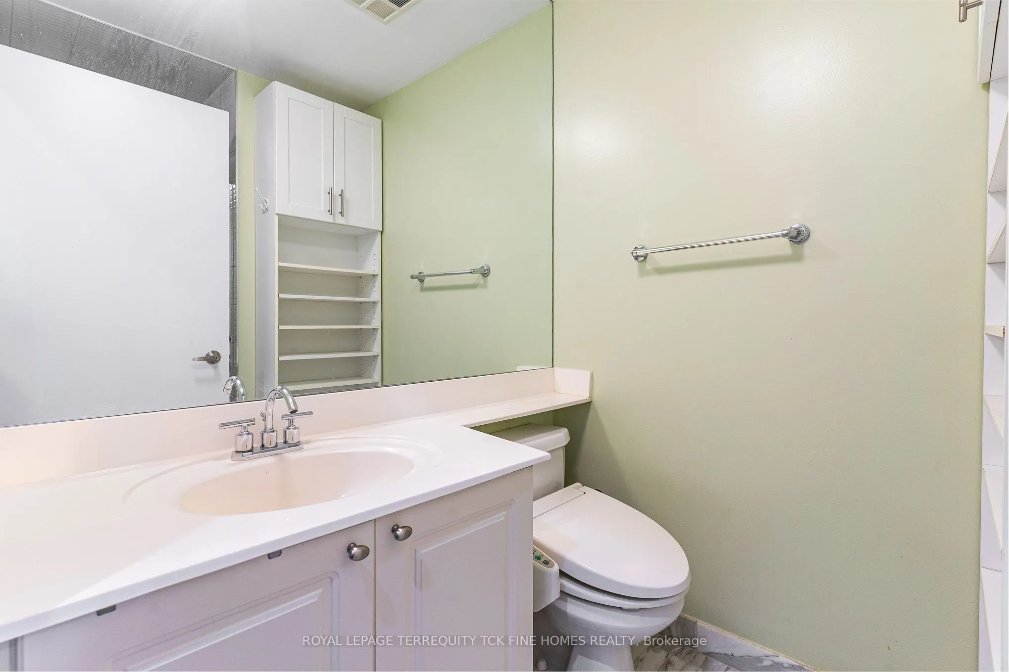 7 King Street E, #2105