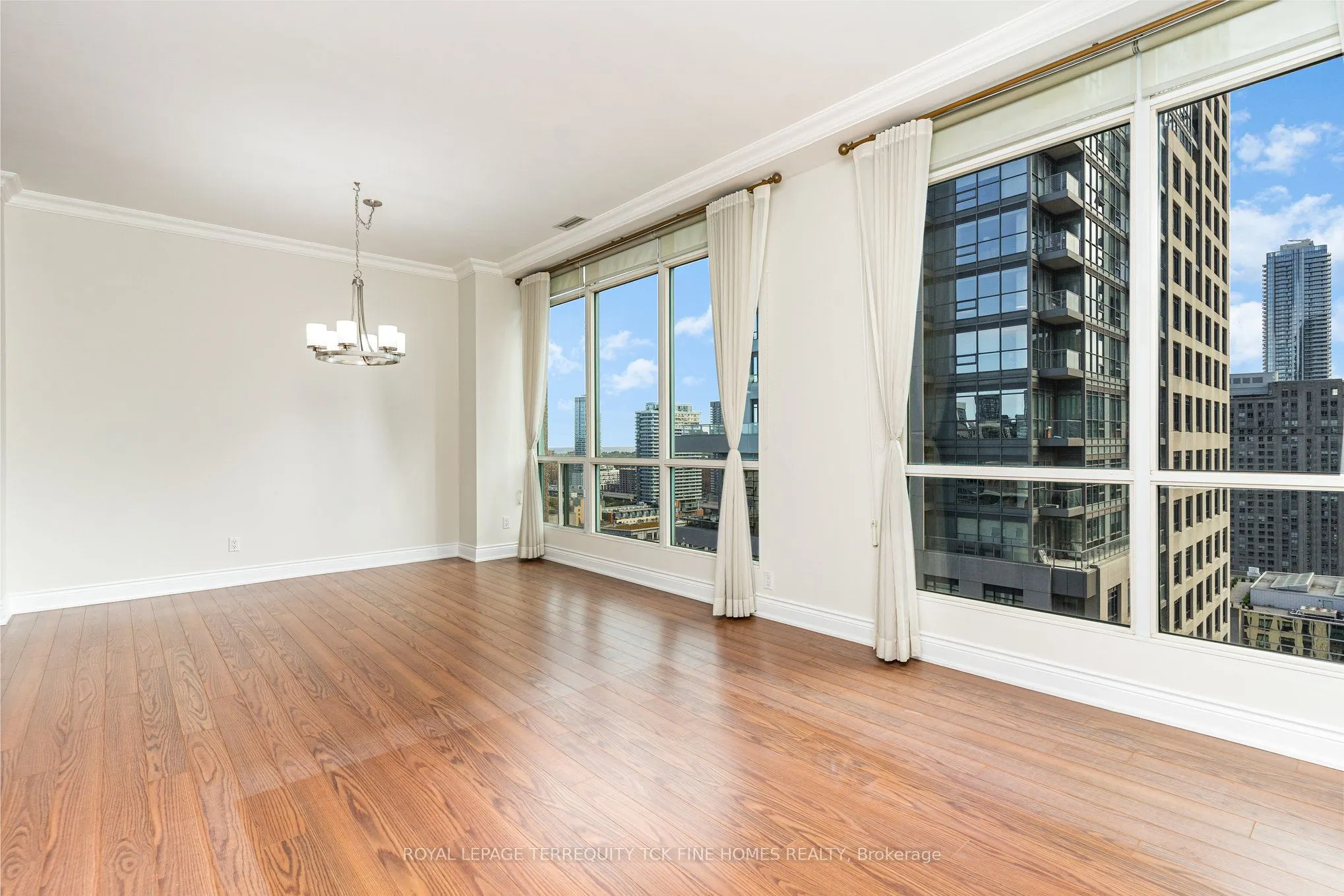 7 King Street E, #2105