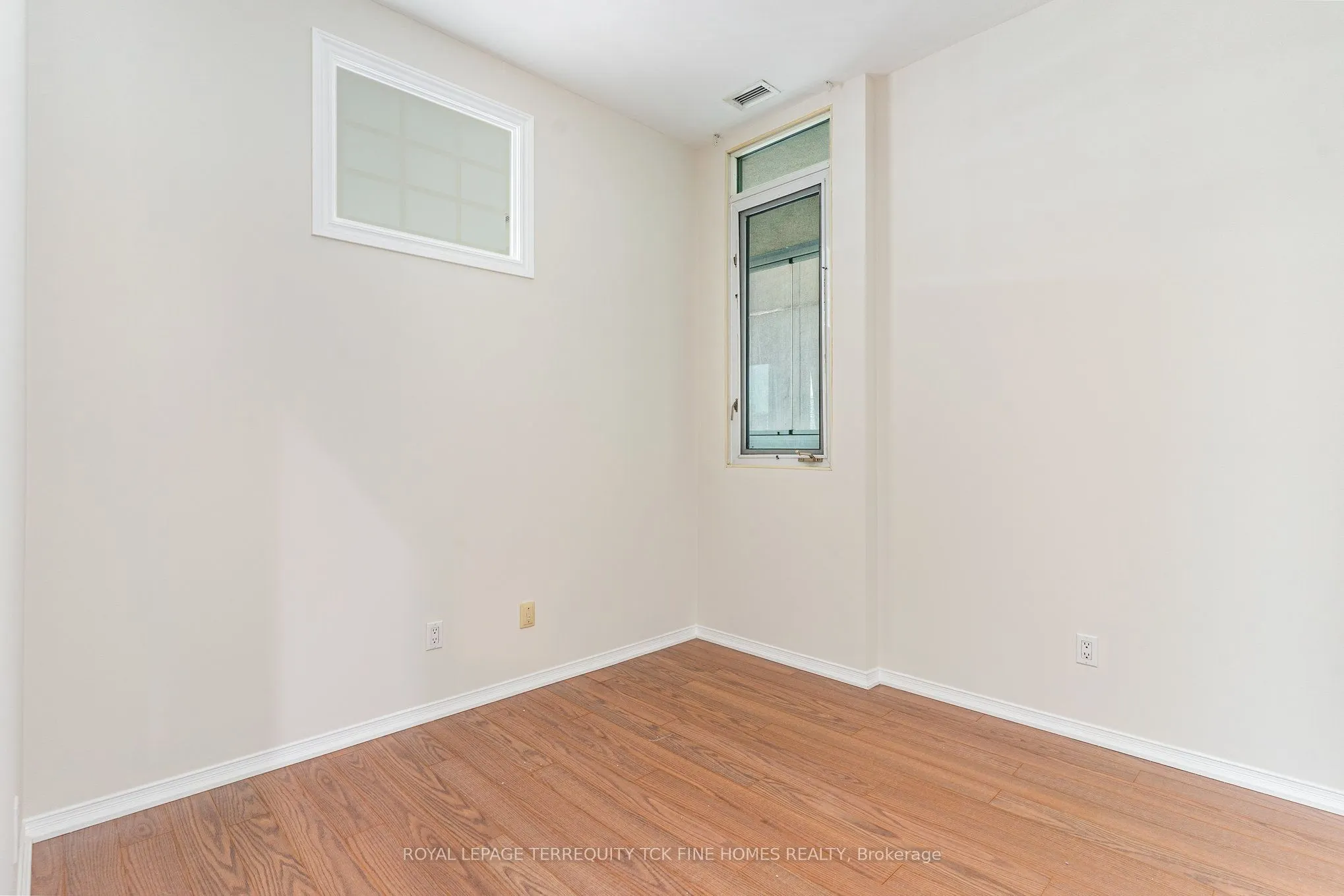 7 King Street E, #2105