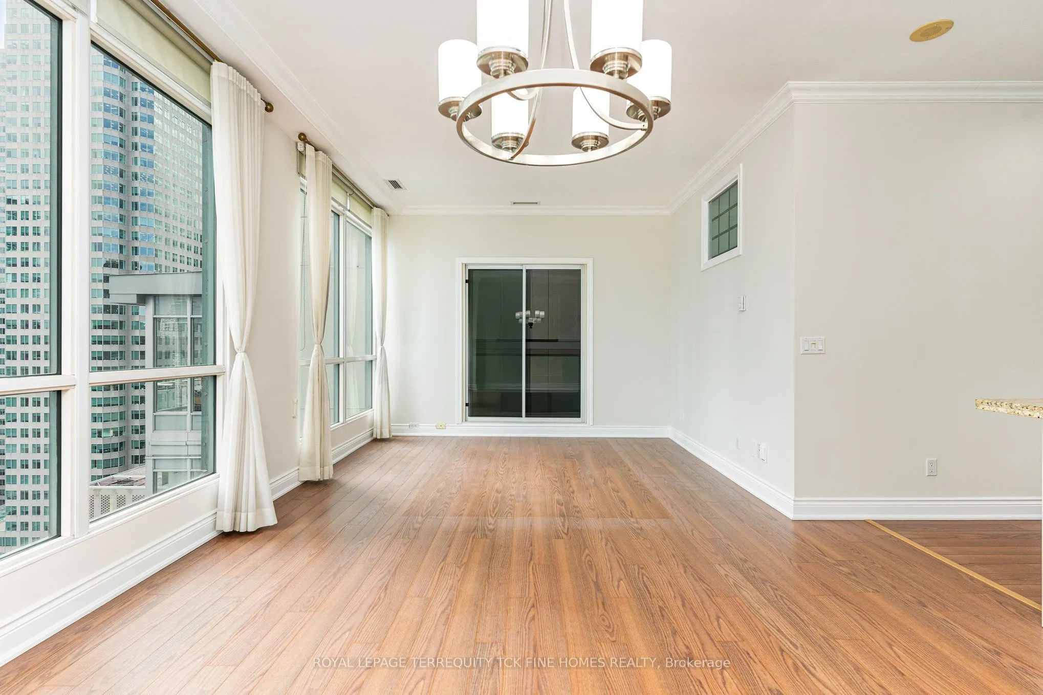 7 King Street E, #2105