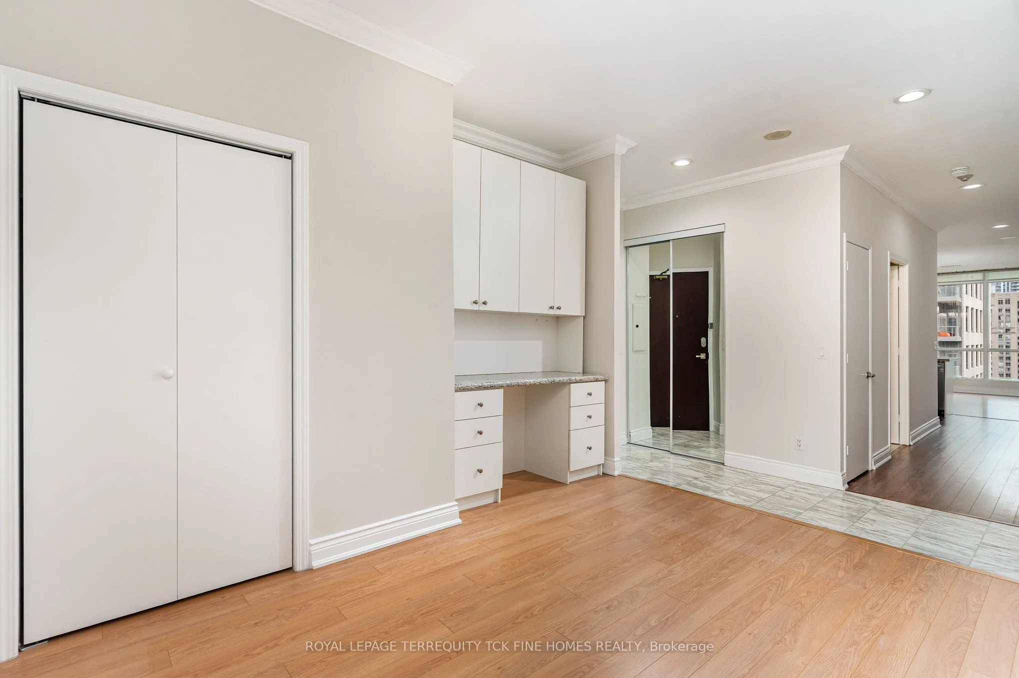 7 King Street E, #2105