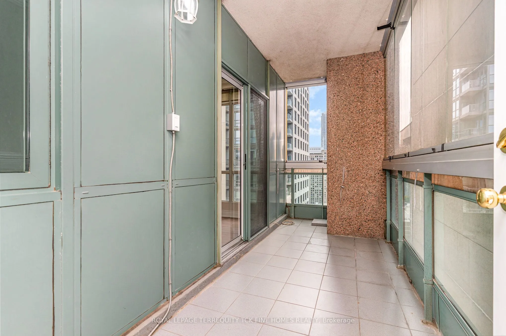 7 King Street E, #2105