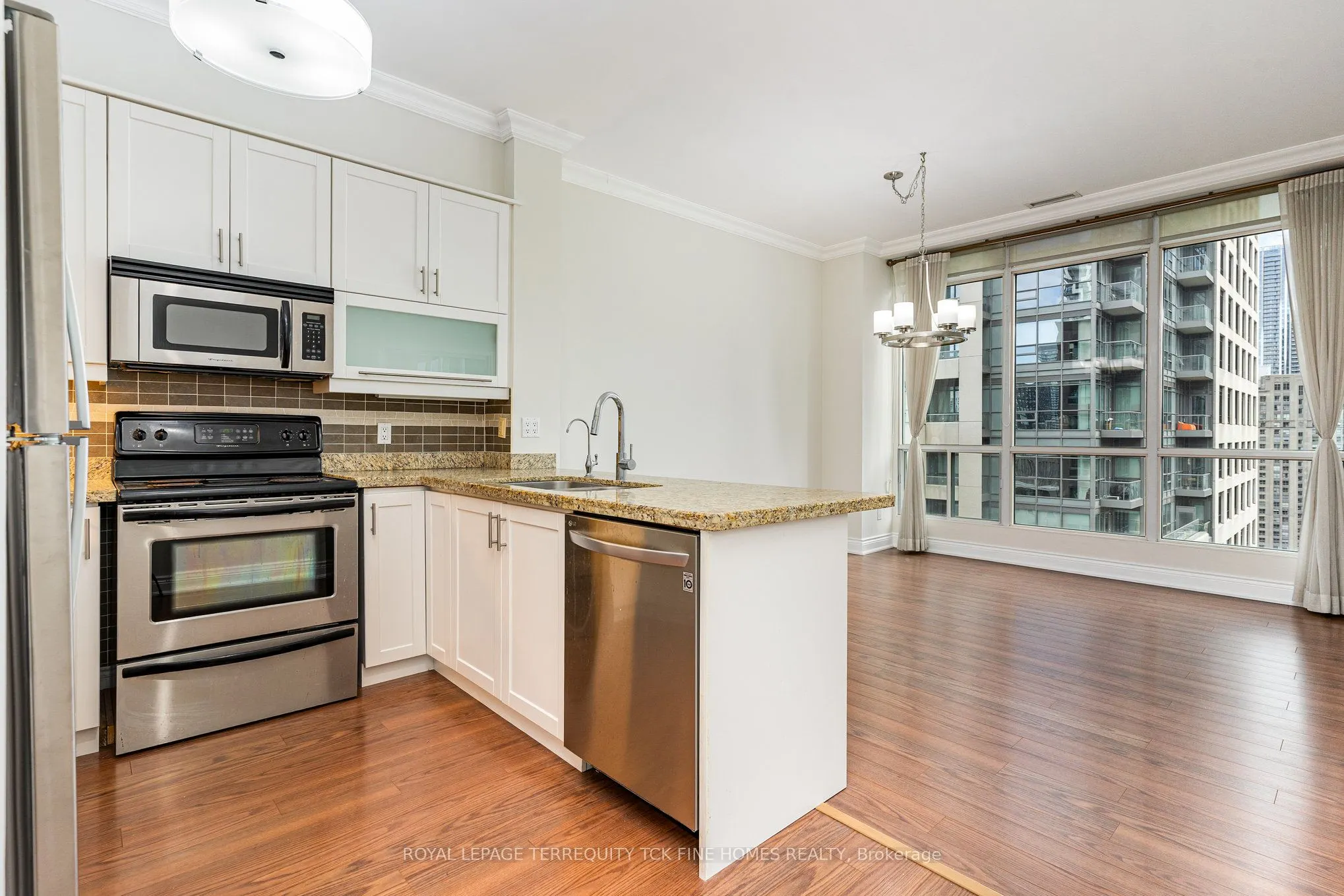 7 King Street E, #2105