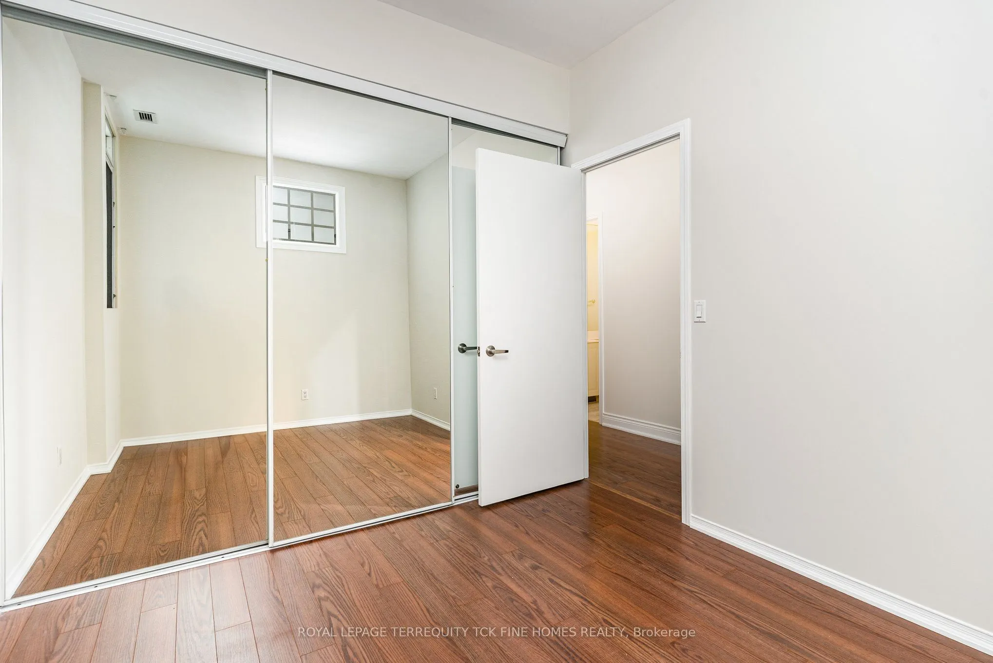 7 King Street E, #2105