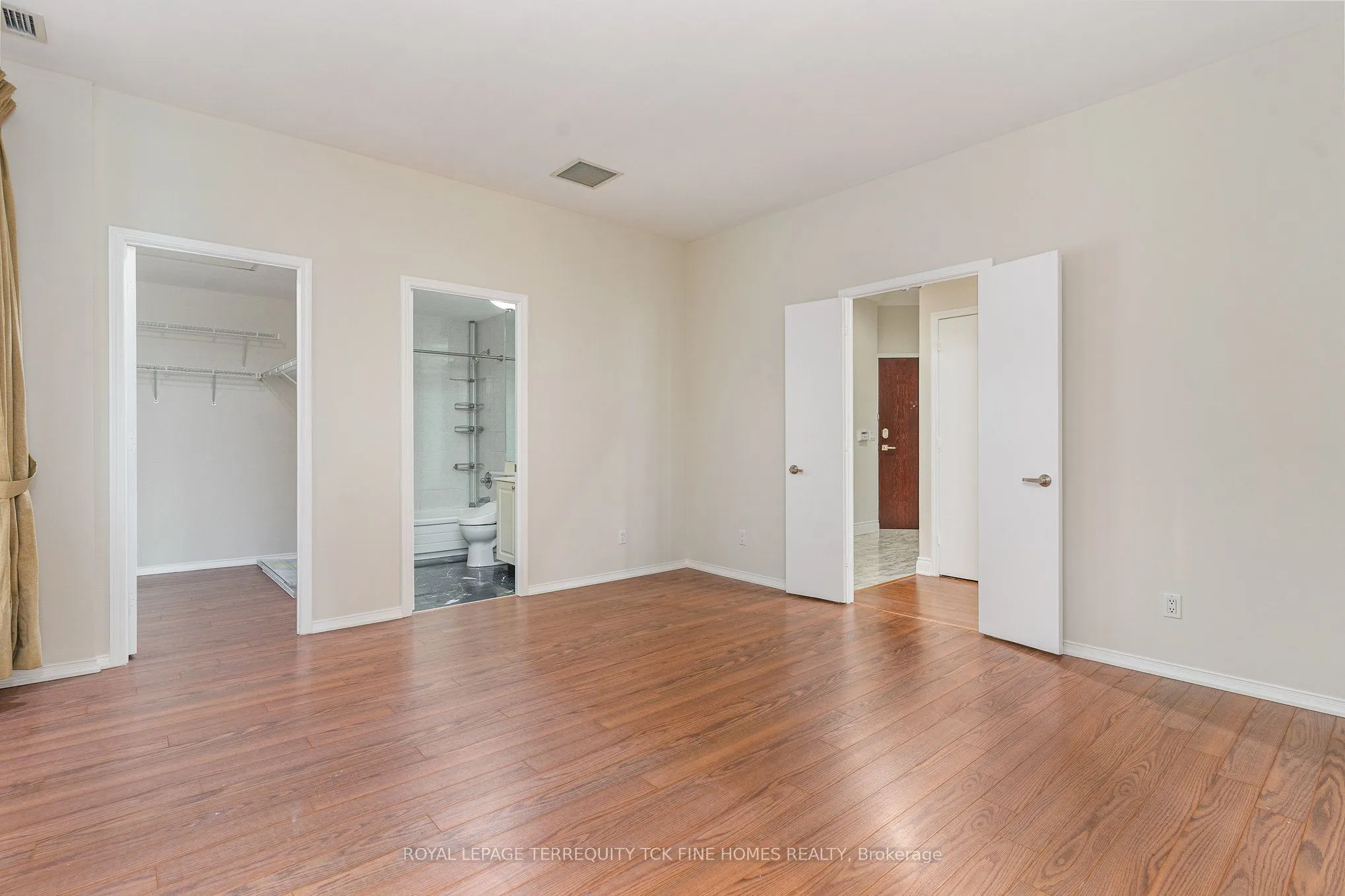 7 King Street E, #2105