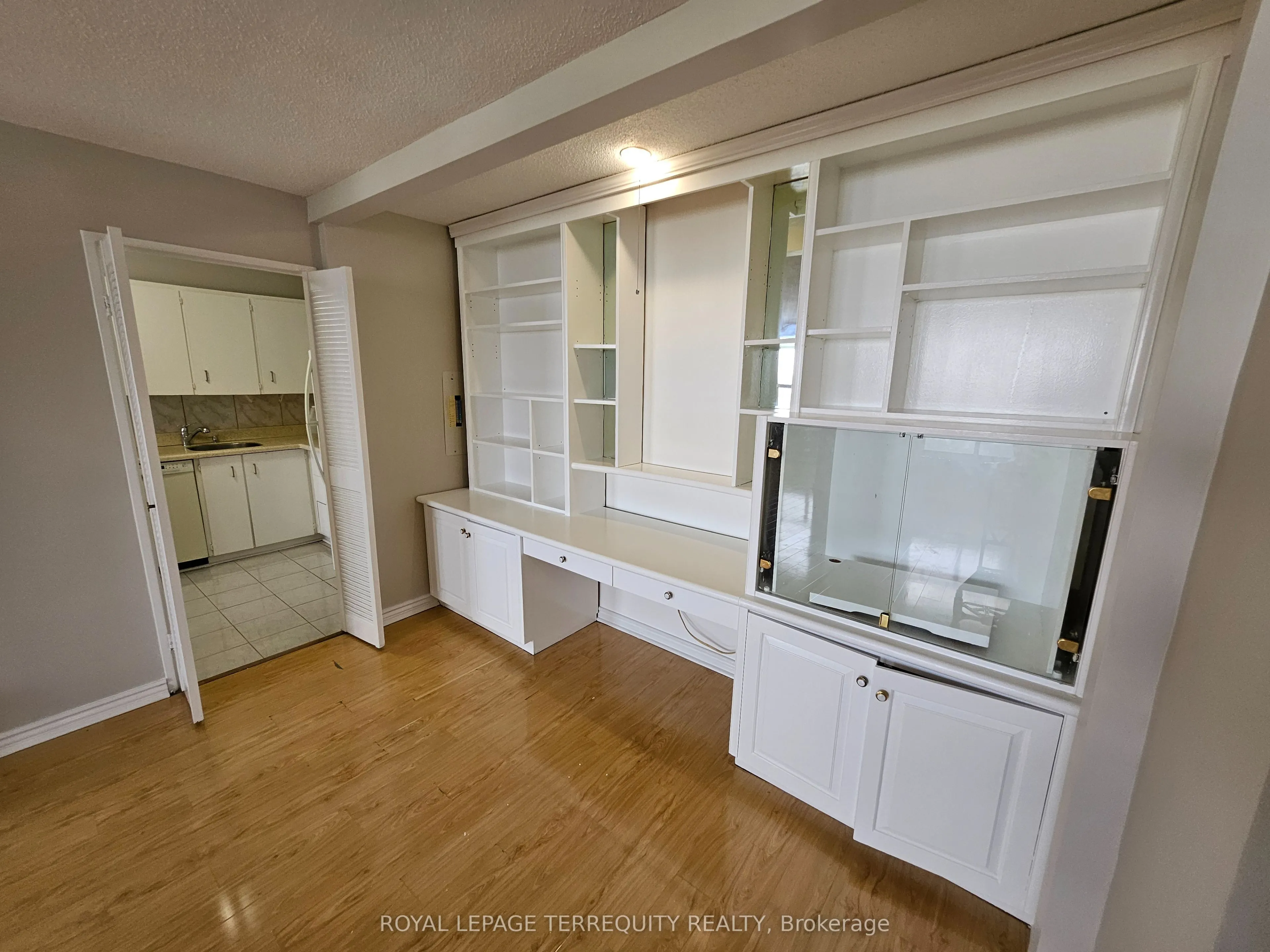 5 Shady Golfway, #1402