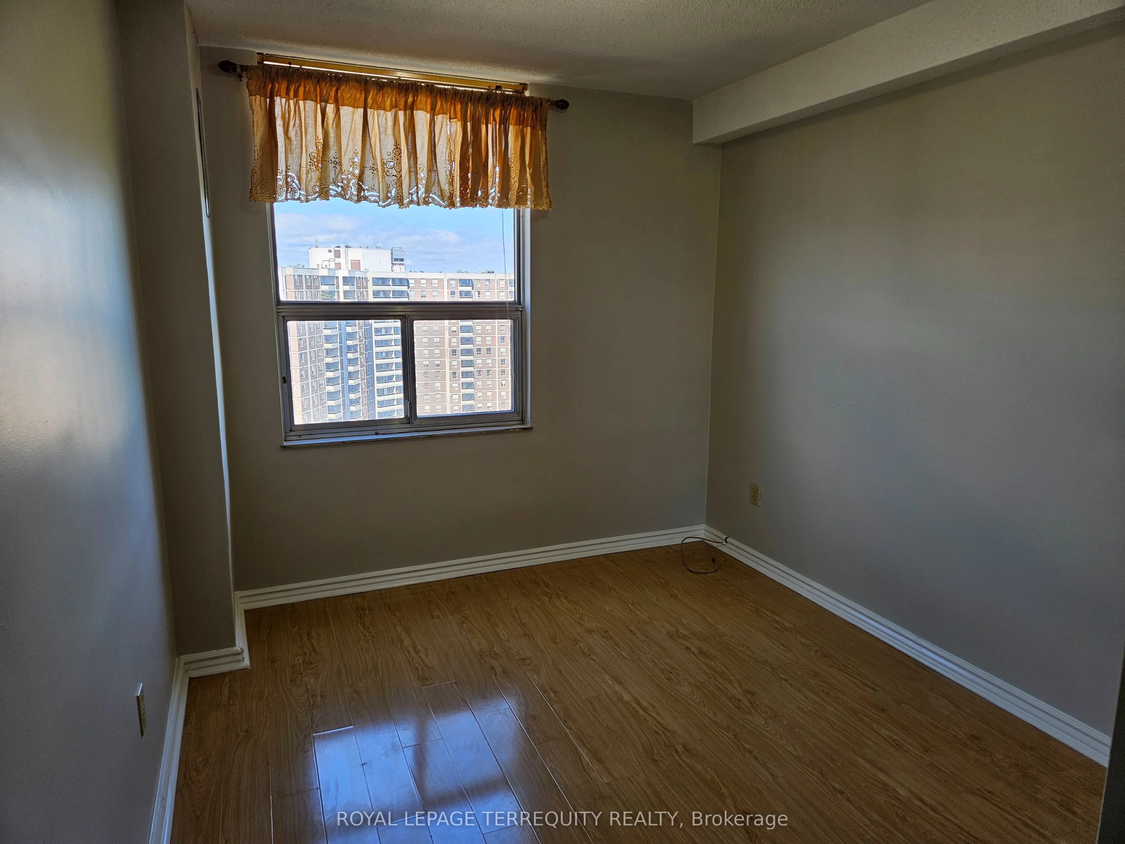 5 Shady Golfway, #1402