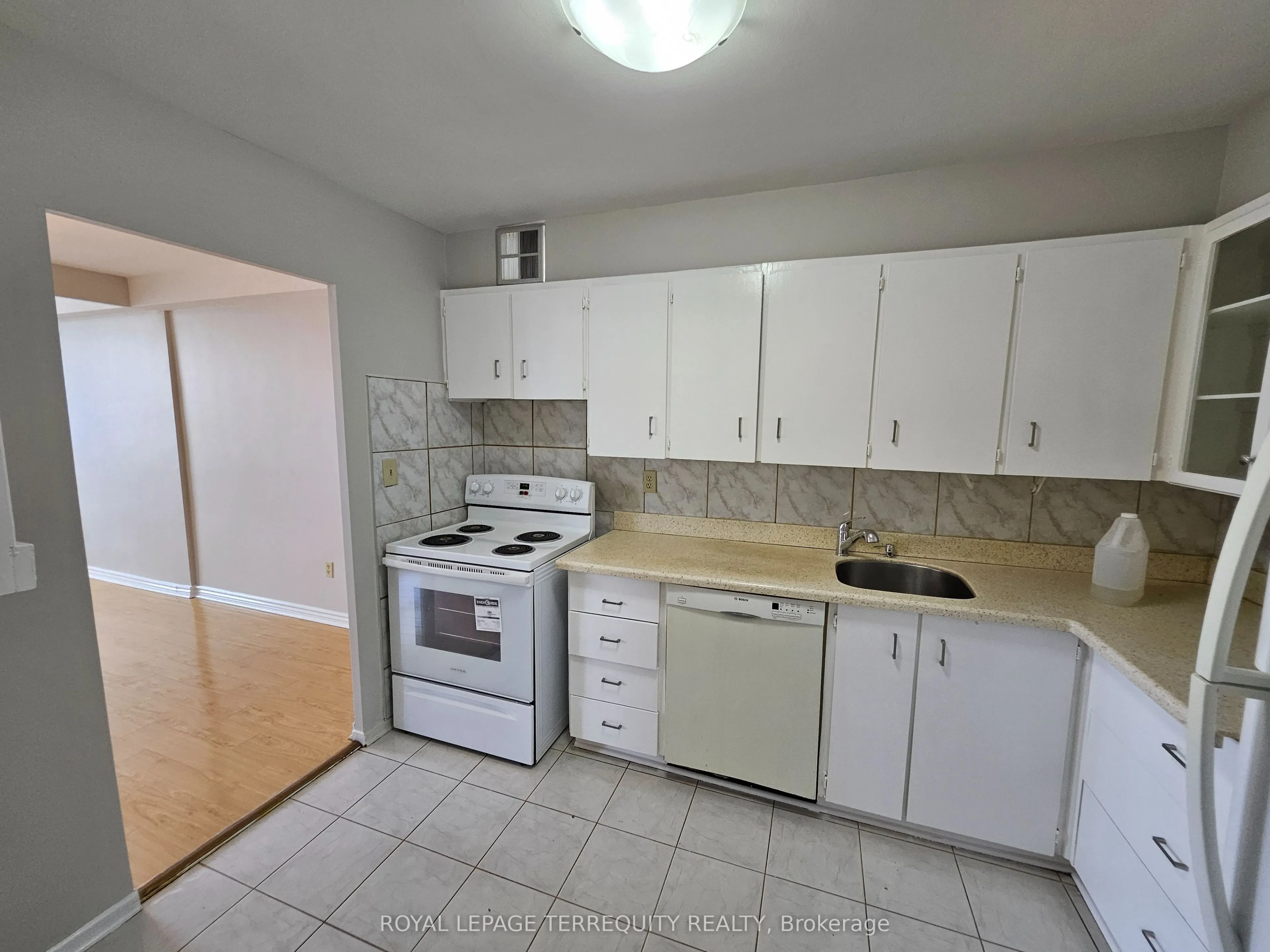 5 Shady Golfway, #1402