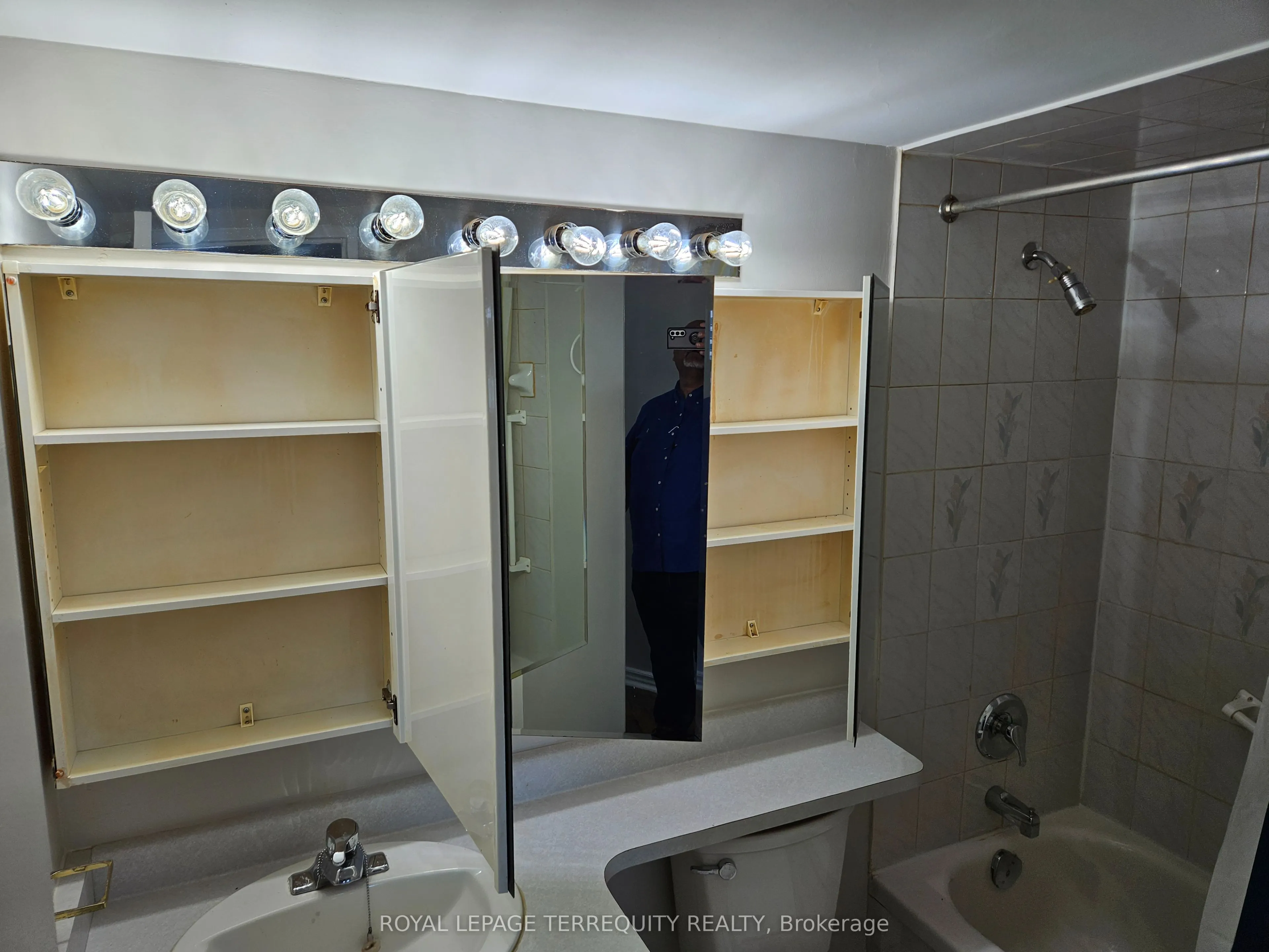 5 Shady Golfway, #1402