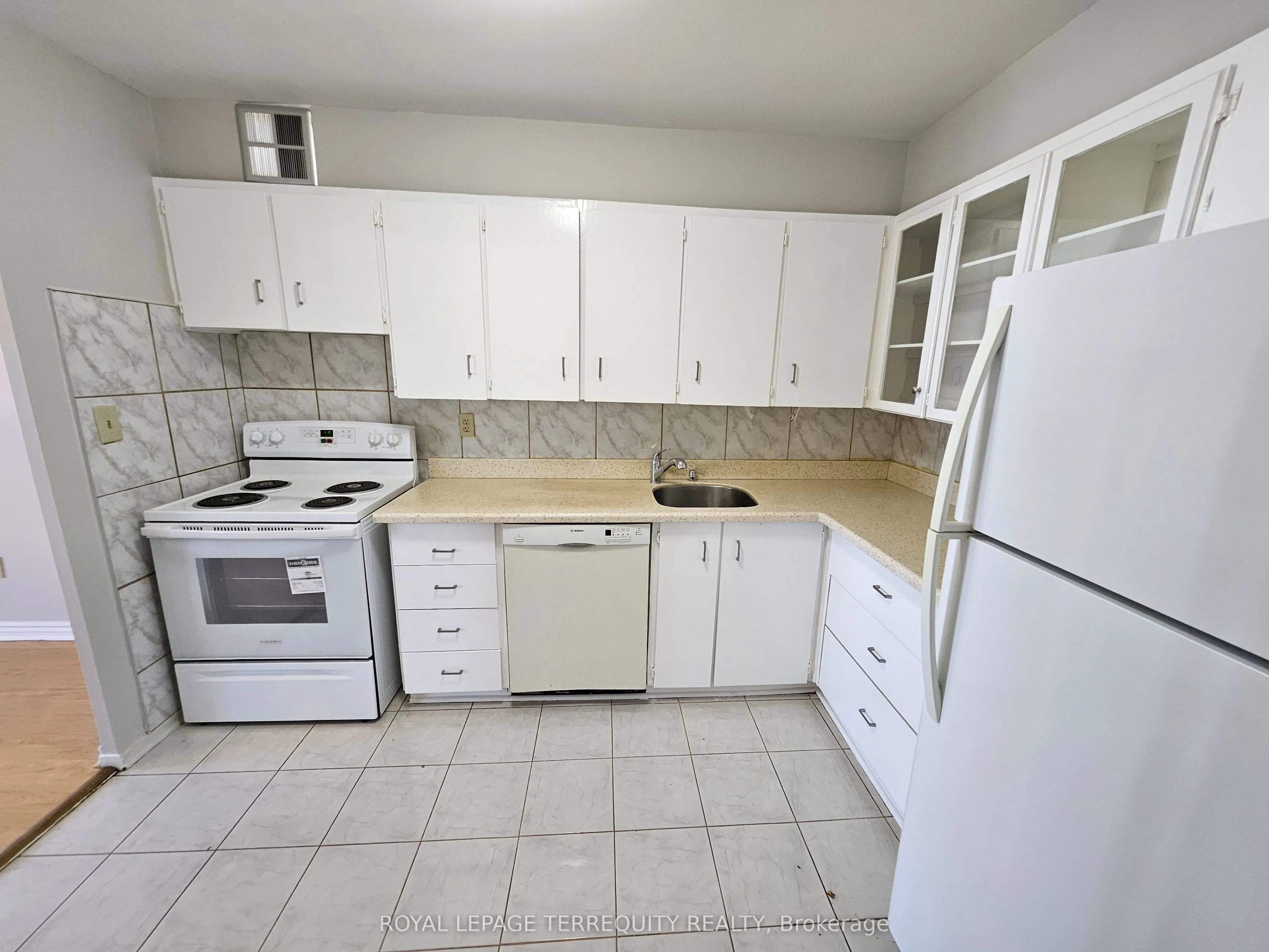 5 Shady Golfway, #1402