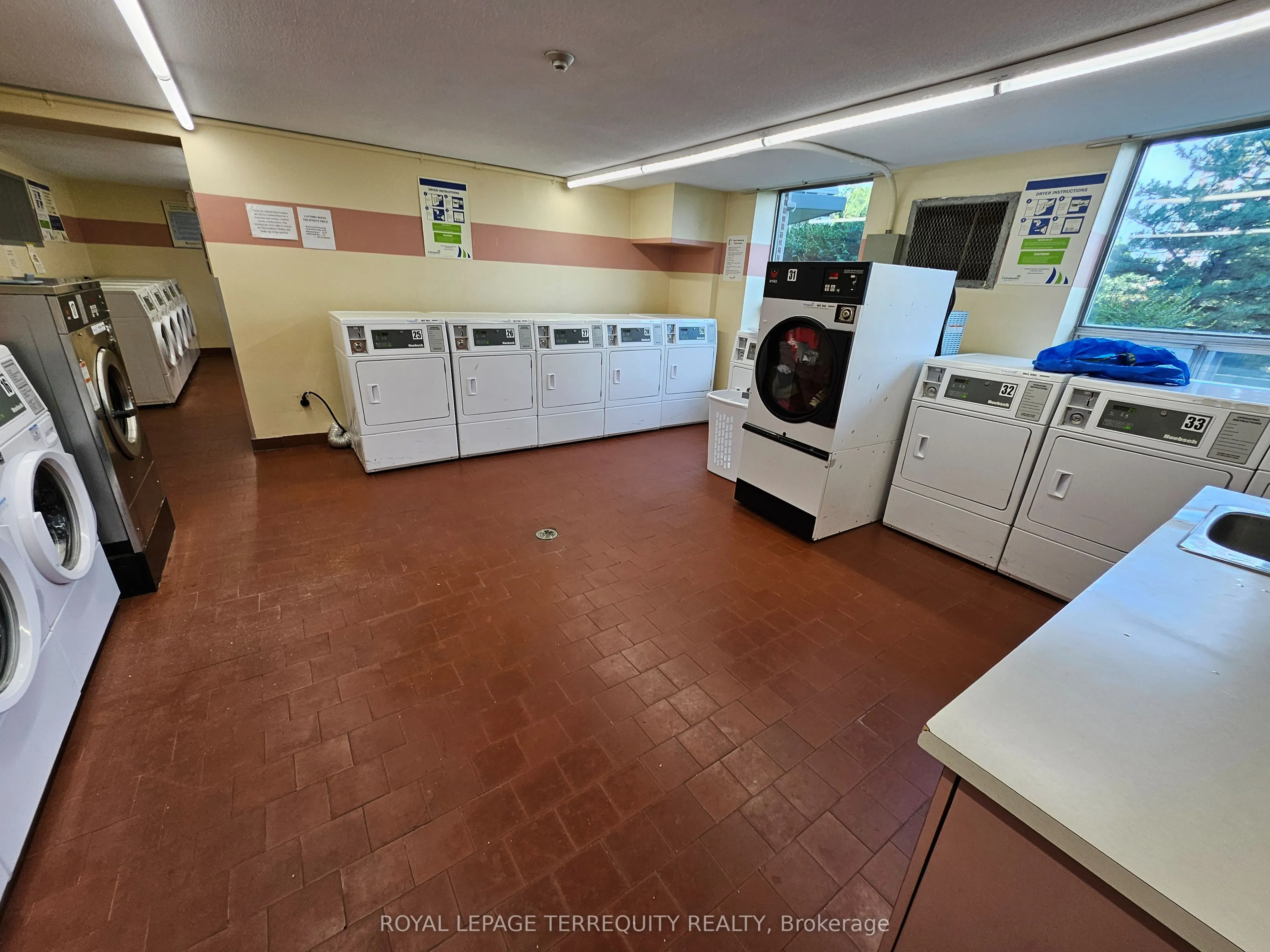 5 Shady Golfway, #1402