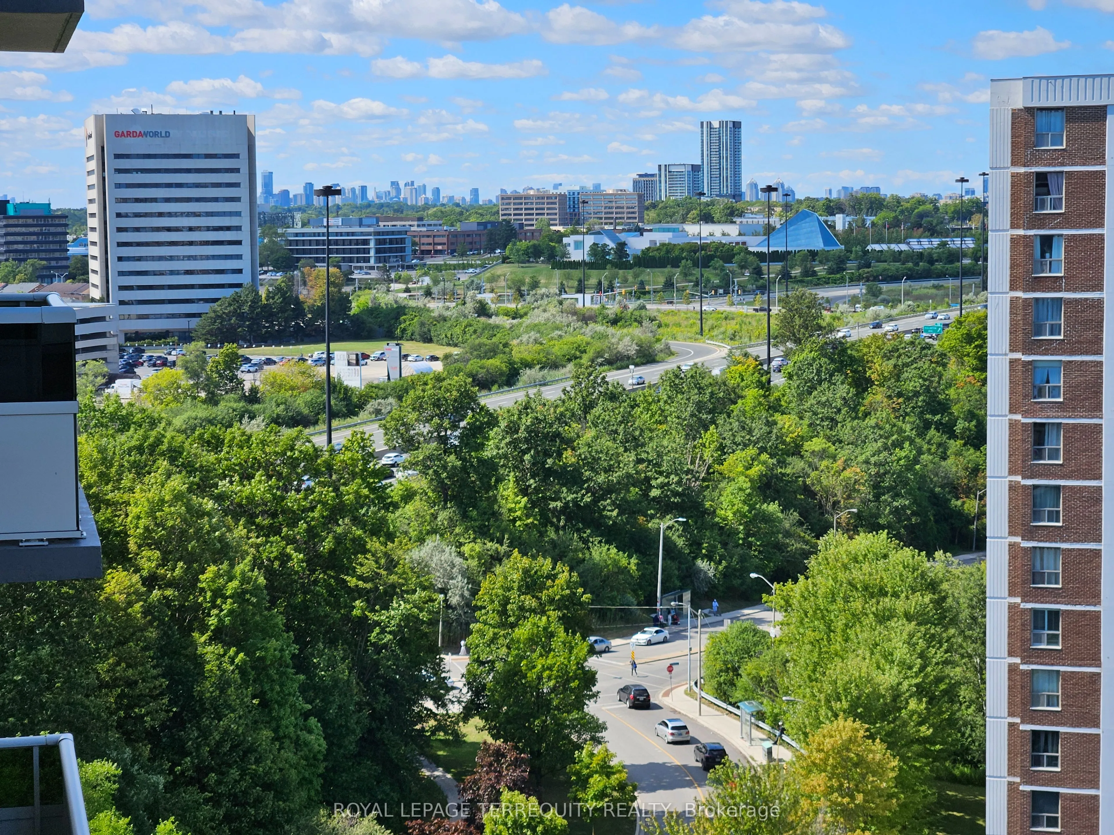 5 Shady Golfway, #1402