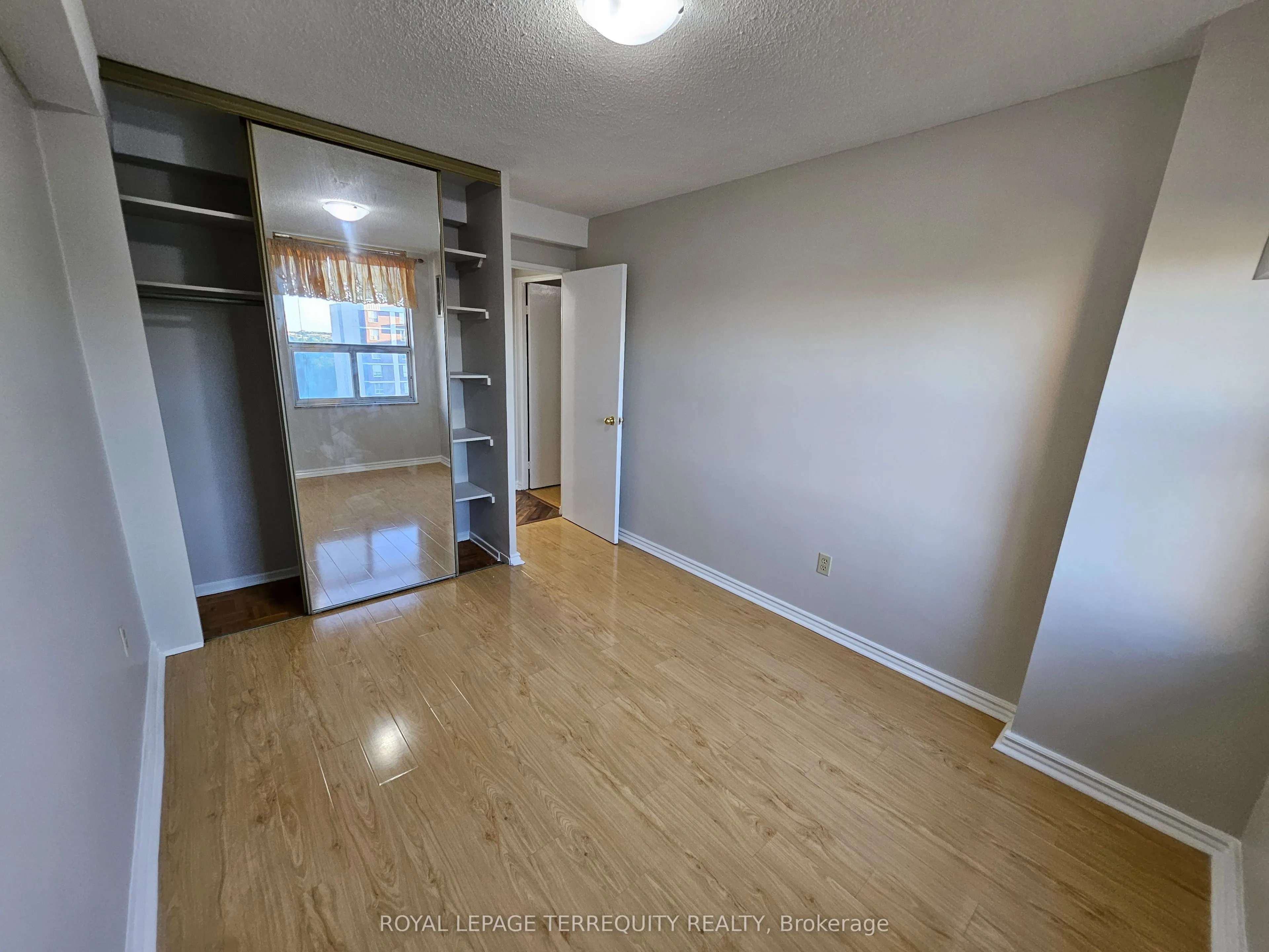 5 Shady Golfway, #1402