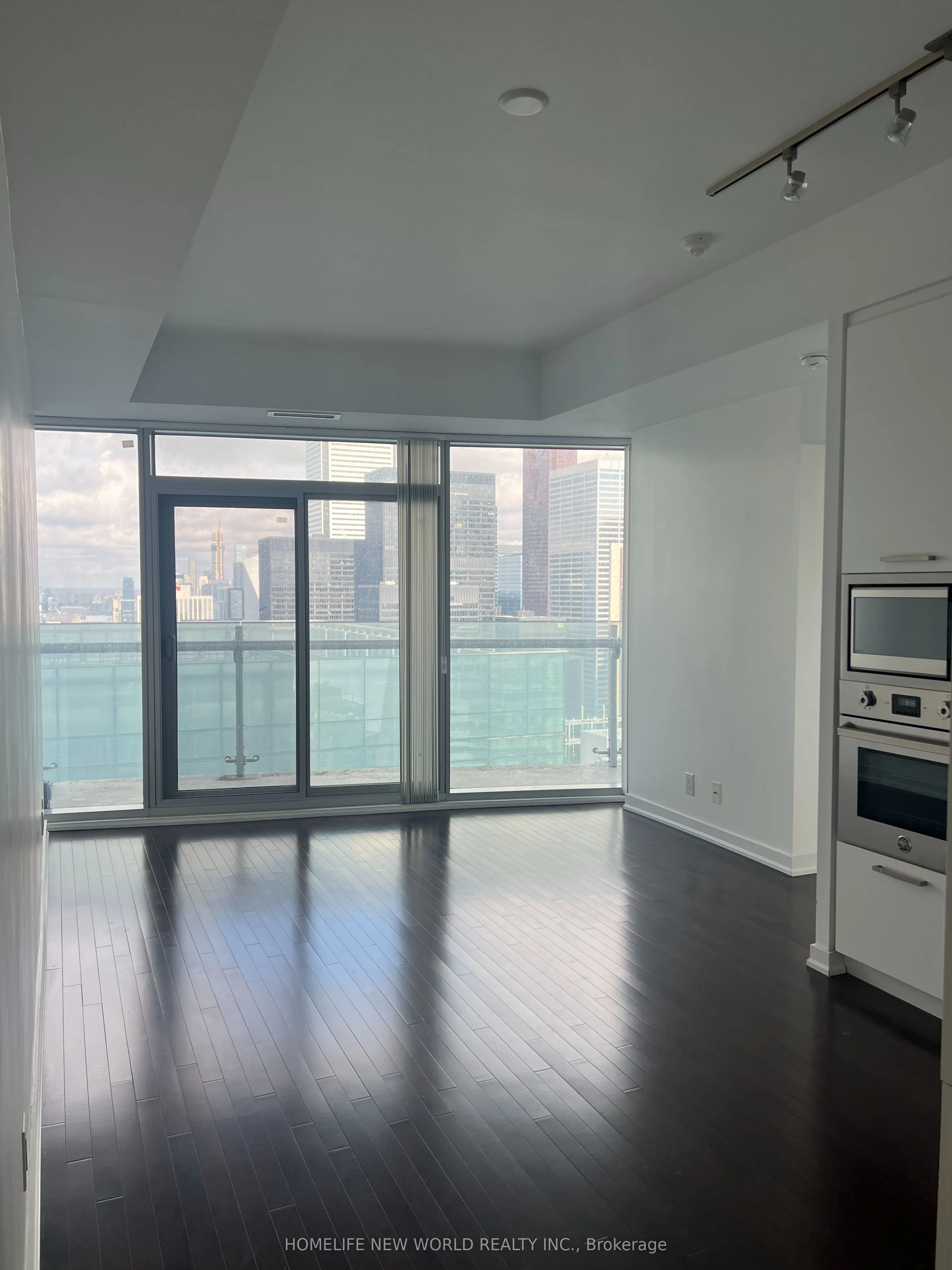 14 York Street, #4910