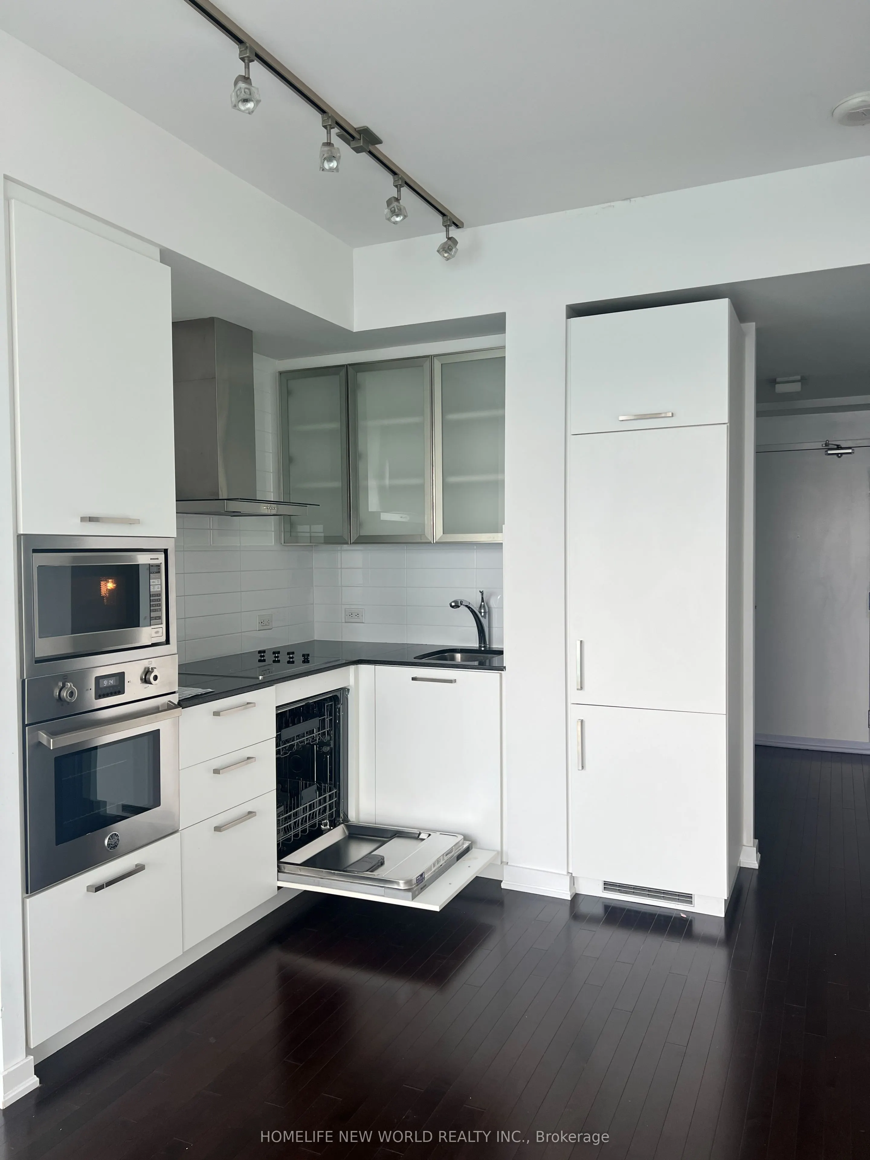 14 York Street, #4910
