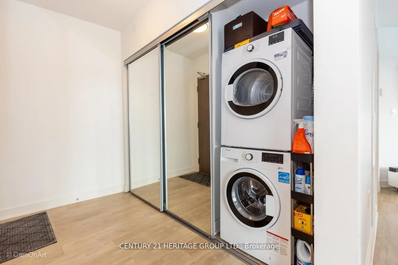 27 Bathurst Street, #1001