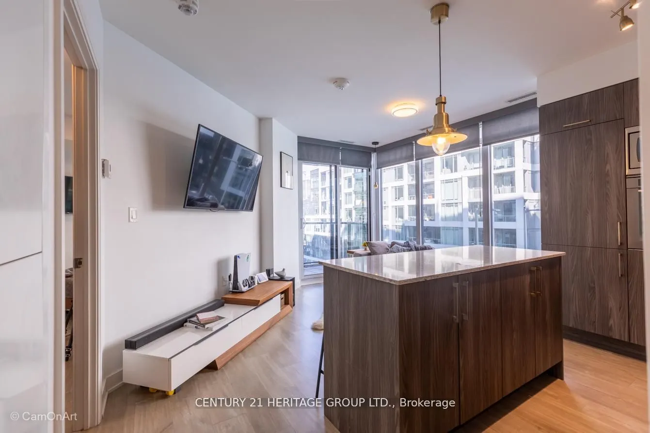 27 Bathurst Street, #1001