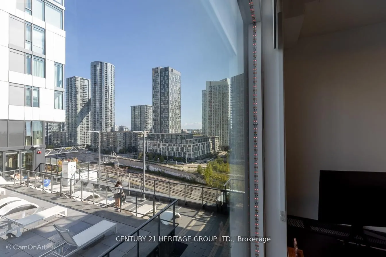 27 Bathurst Street, #1001