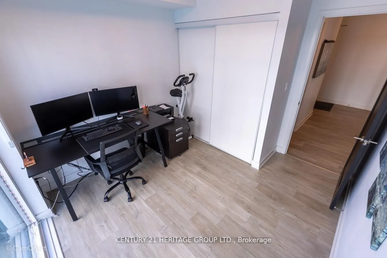 27 Bathurst Street, #1001