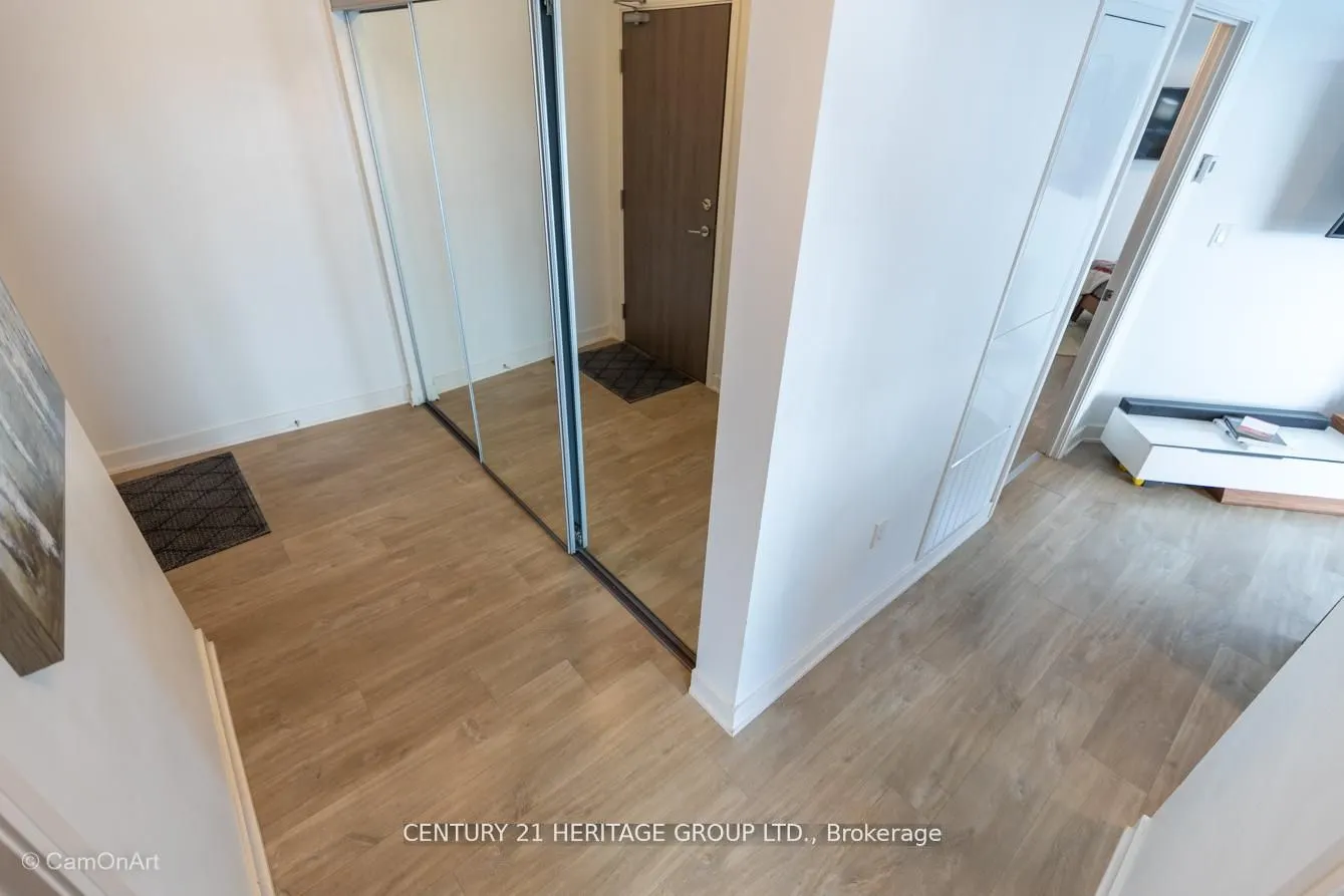 27 Bathurst Street, #1001