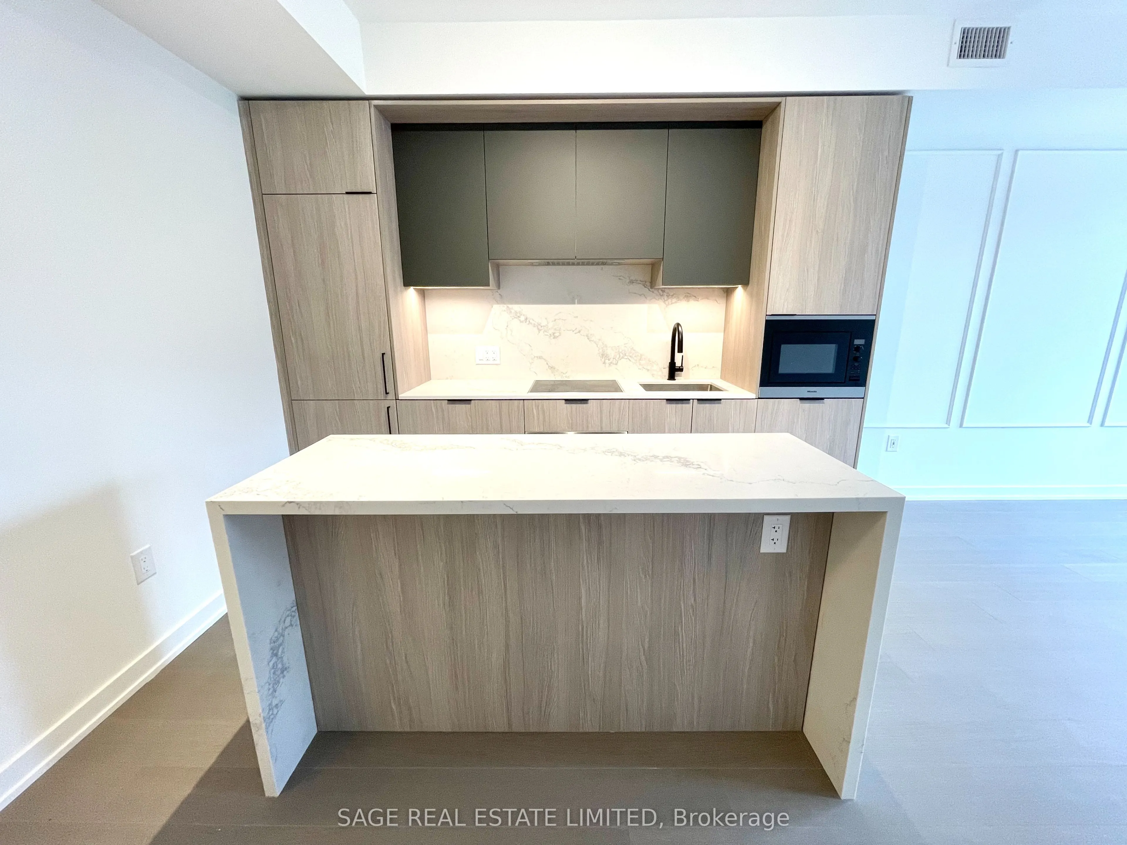 123 Portland Street, #703