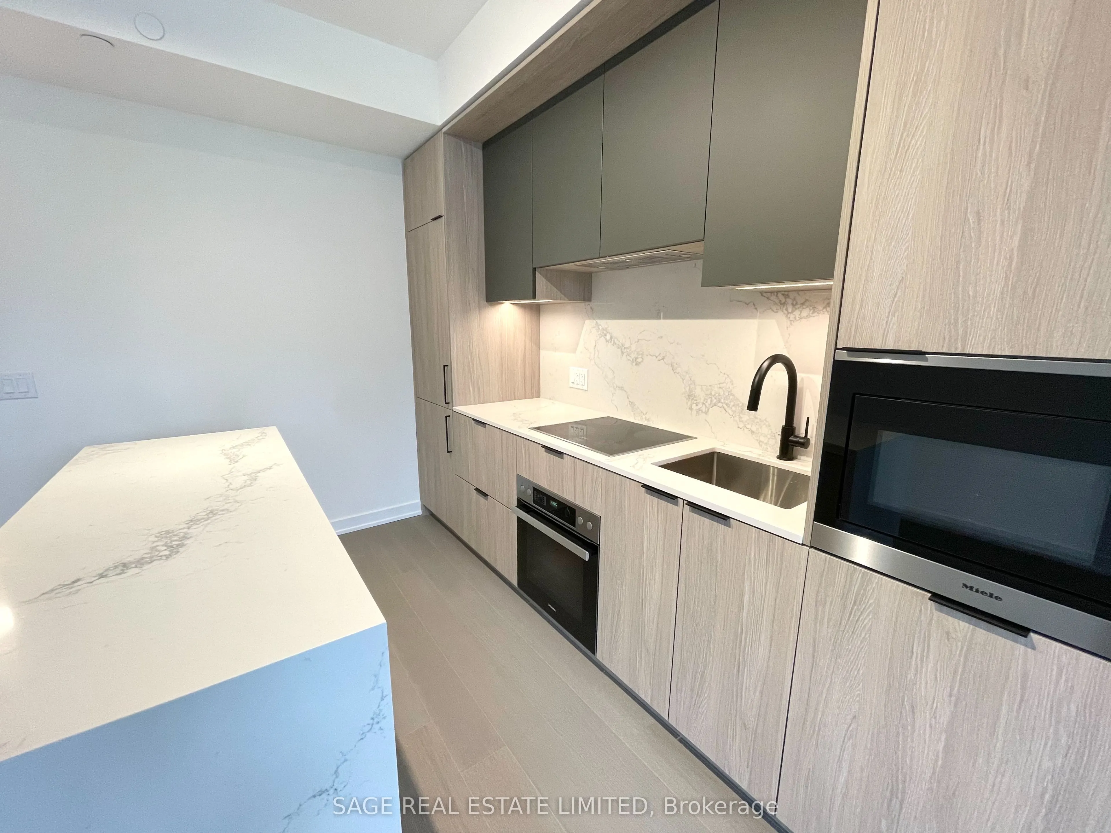 123 Portland Street, #703