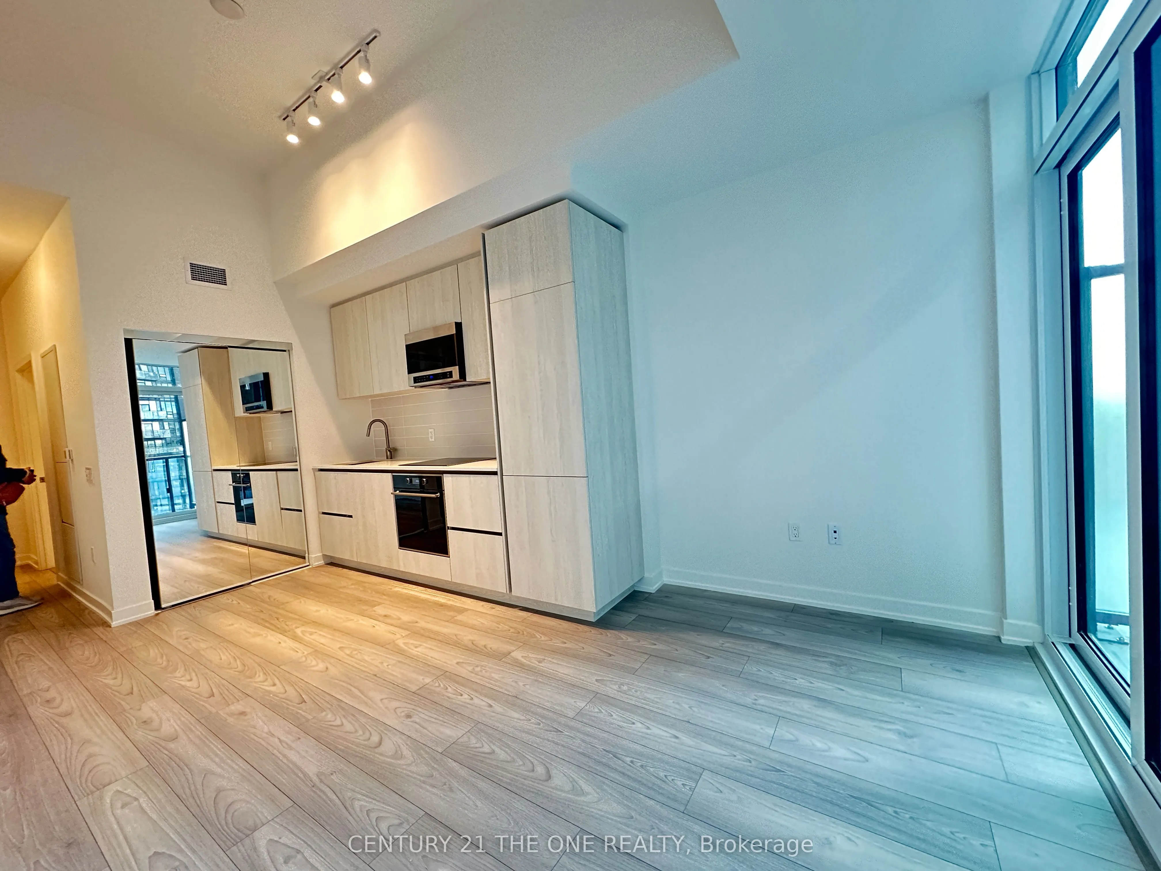120 Broadway Avenue, #607