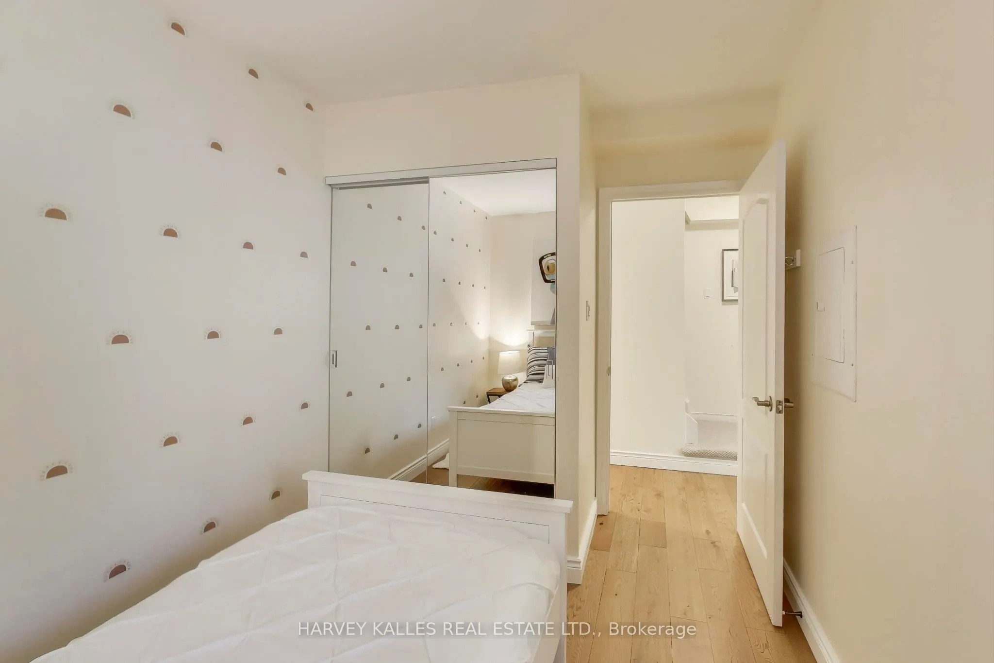 12 Sudbury Street, #3404