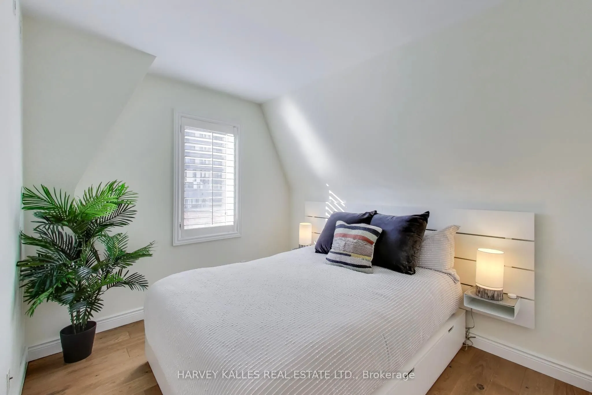 12 Sudbury Street, #3404