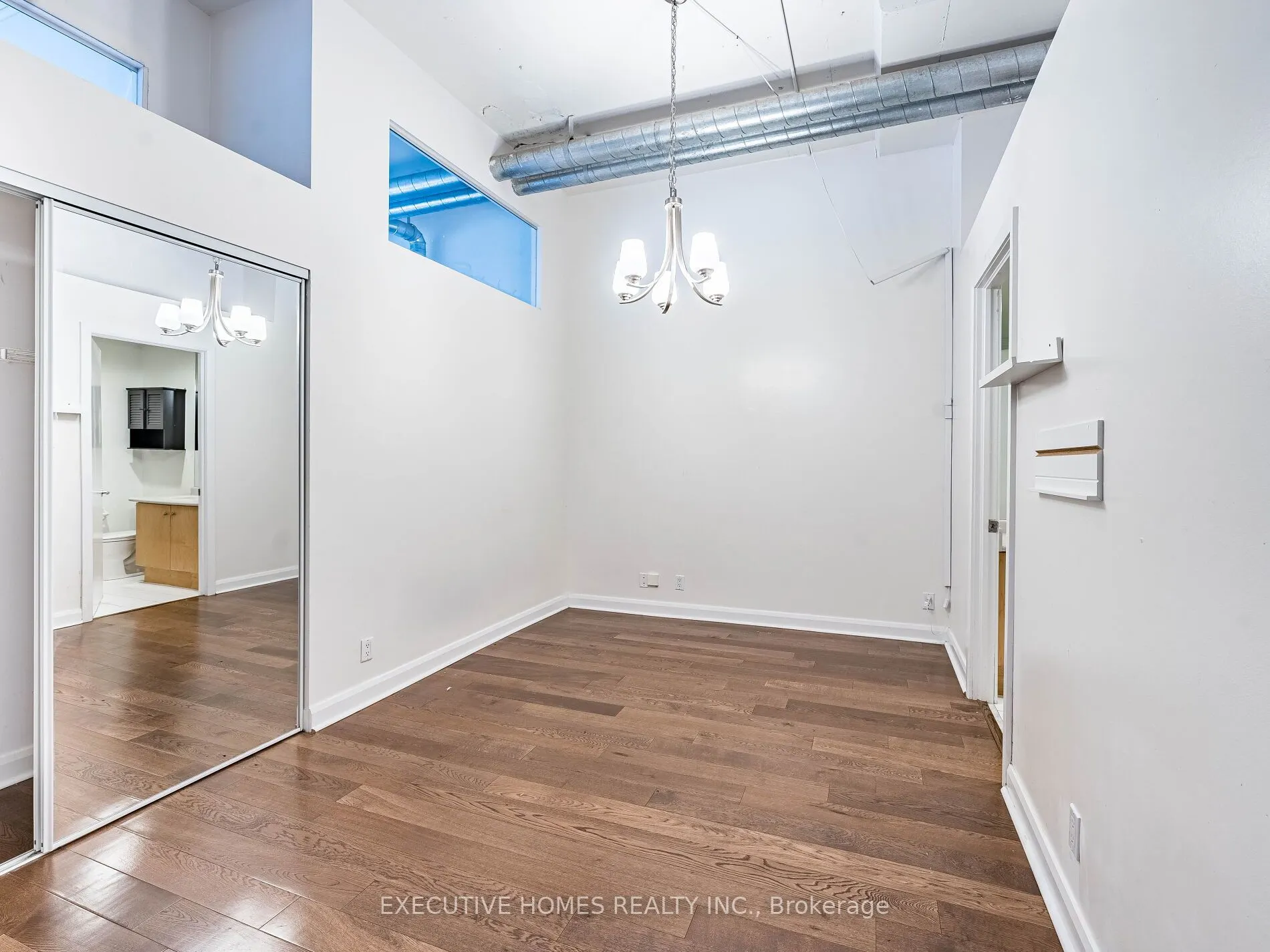 700 King Street W, #1004