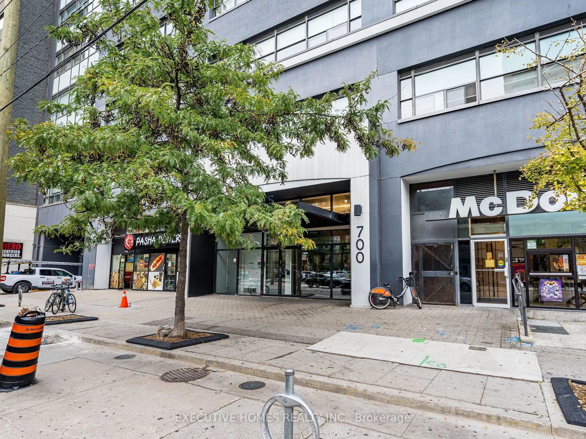 700 King Street W, #1004