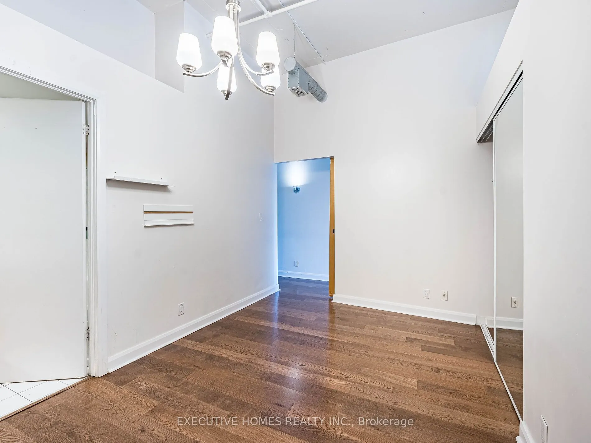 700 King Street W, #1004