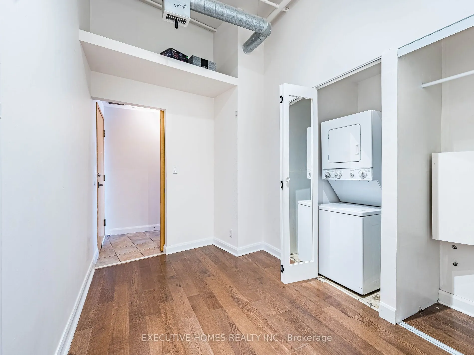 700 King Street W, #1004