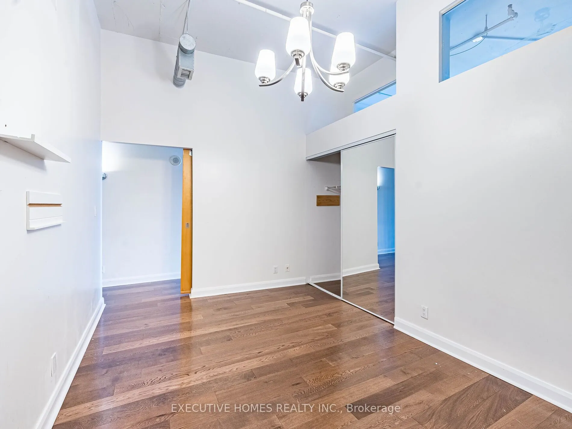 700 King Street W, #1004