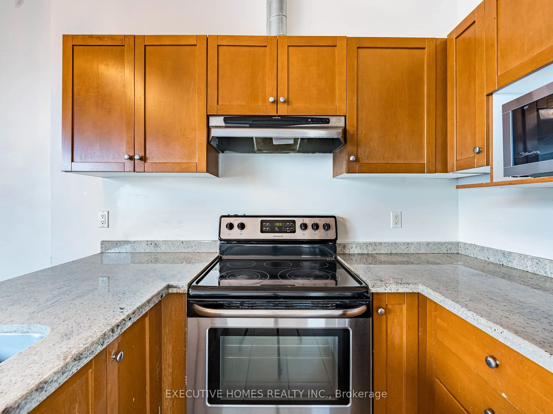 700 King Street W, #1004