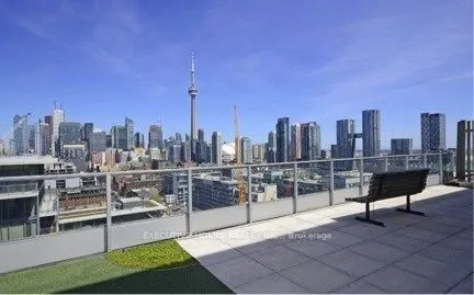 700 King Street W, #1004