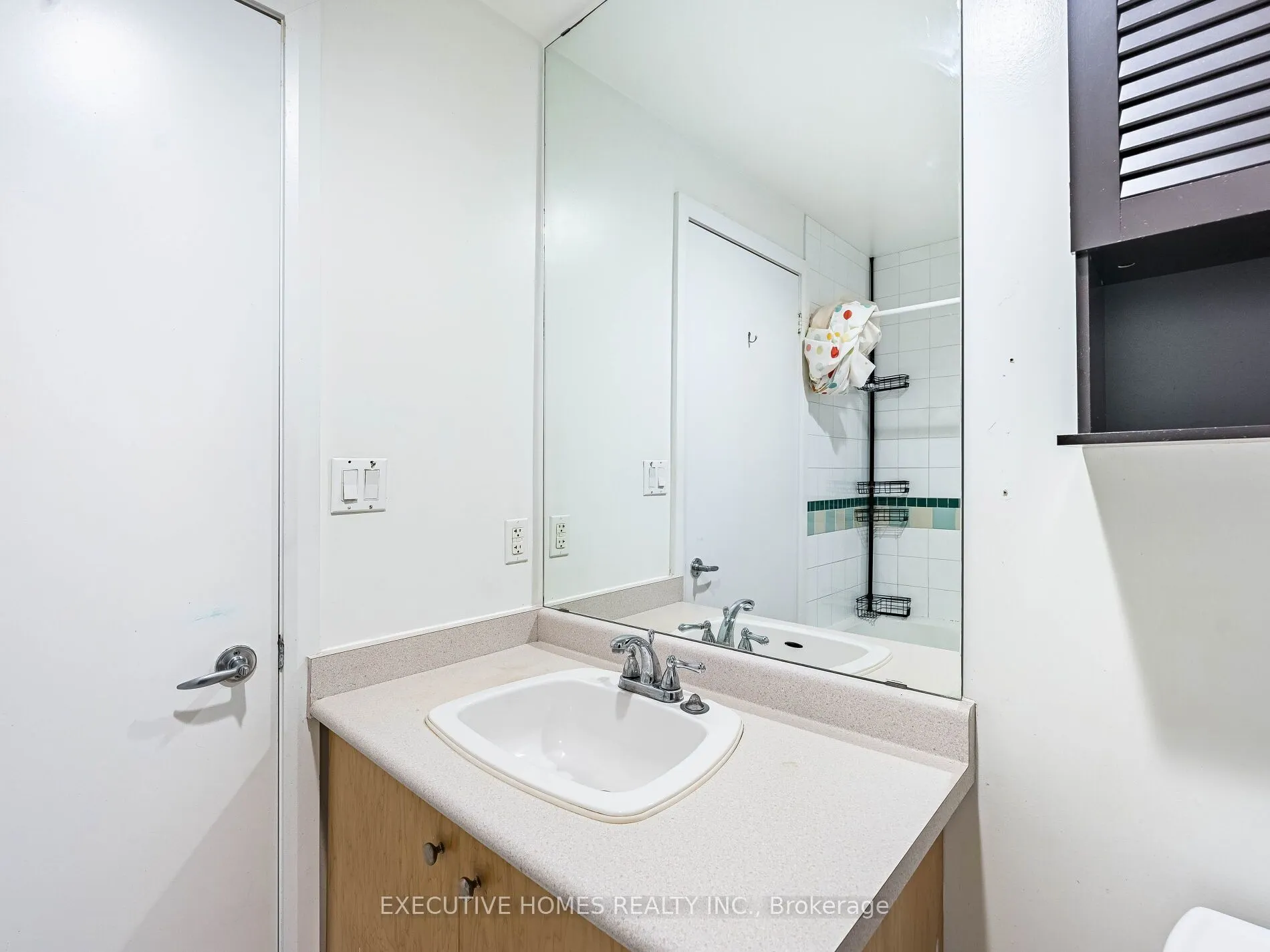 700 King Street W, #1004