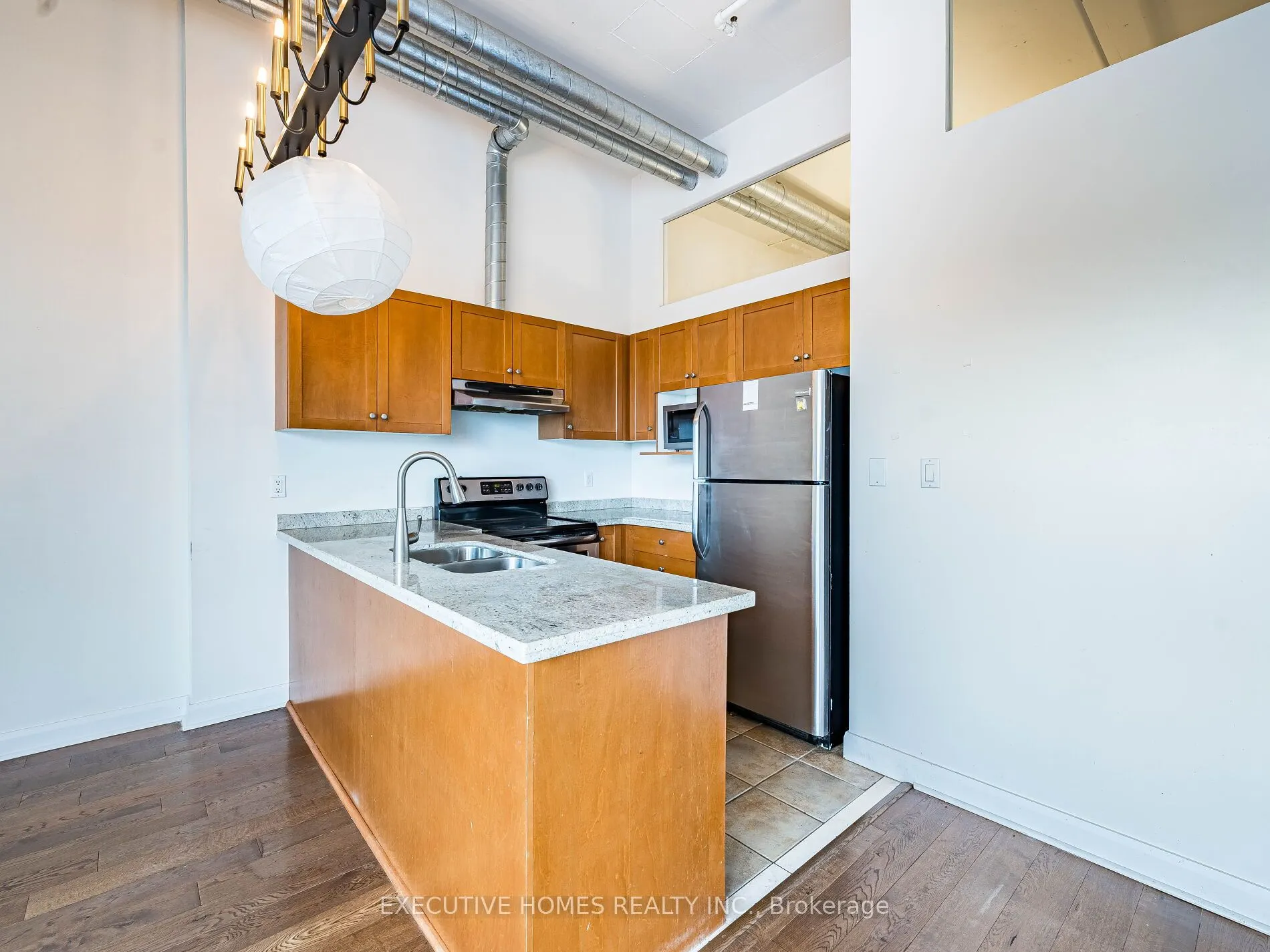 700 King Street W, #1004