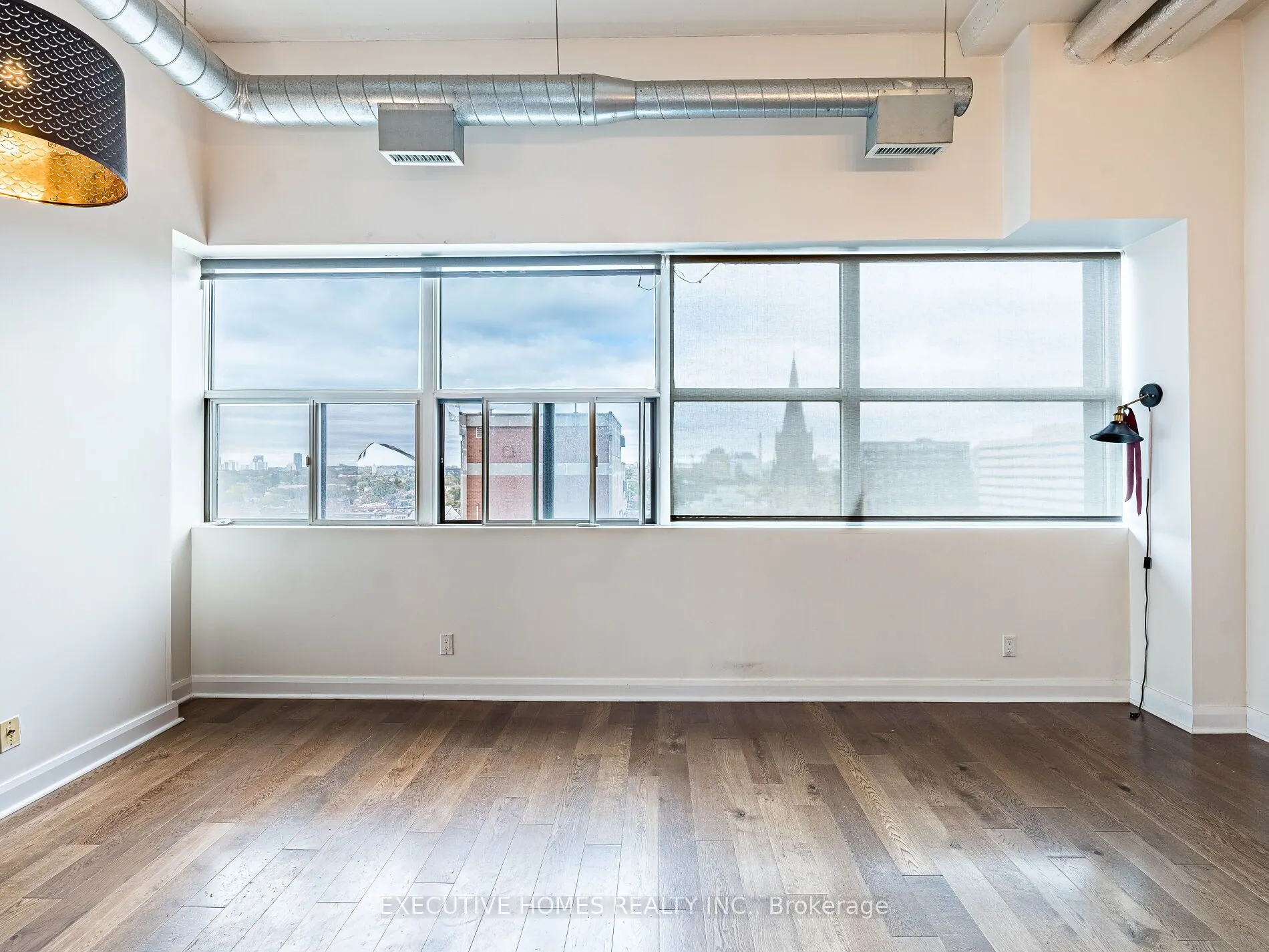 700 King Street W, #1004