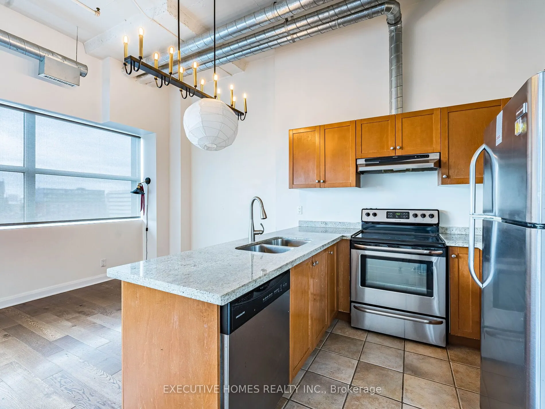 700 King Street W, #1004