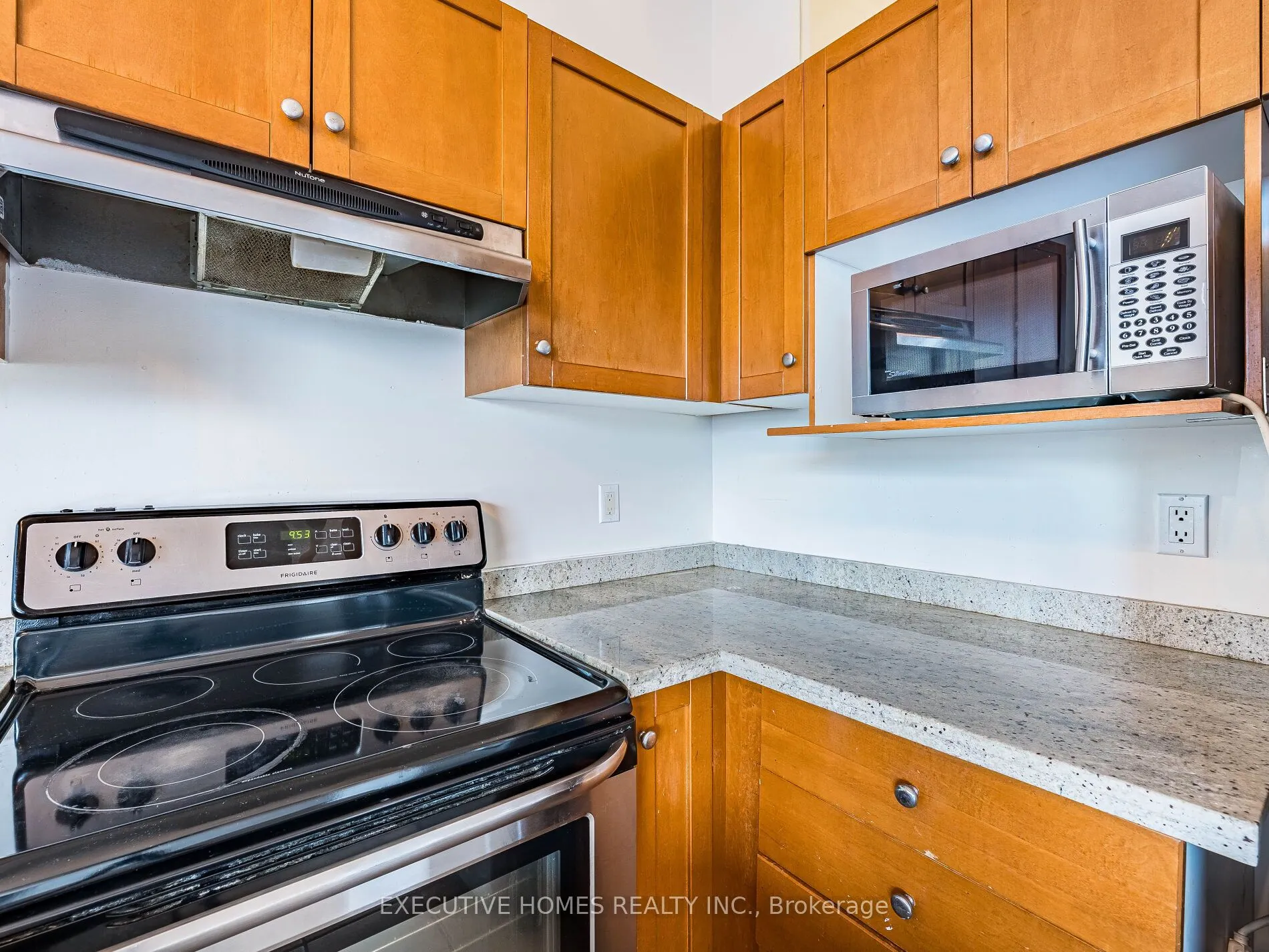 700 King Street W, #1004