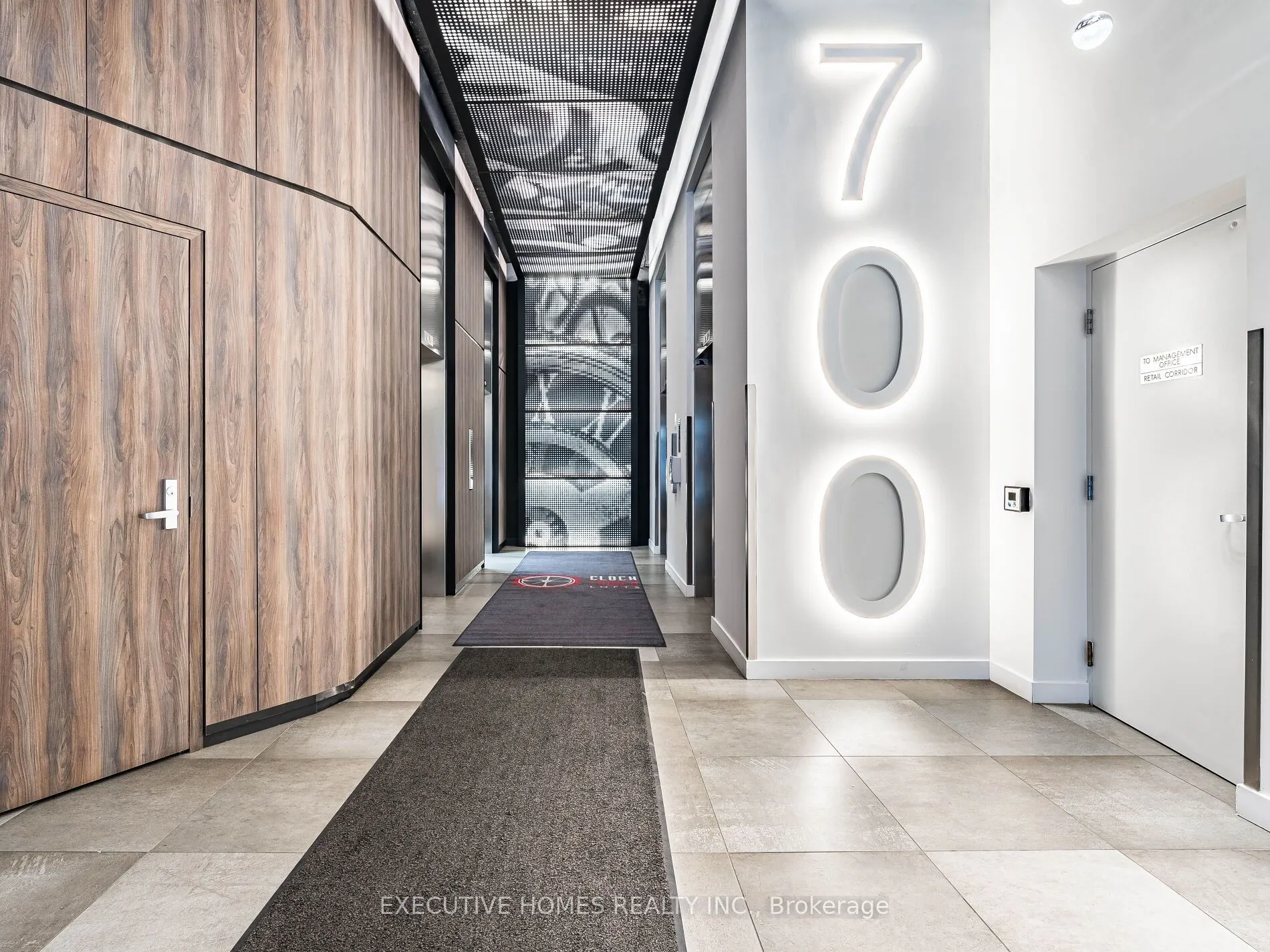 700 King Street W, #1004