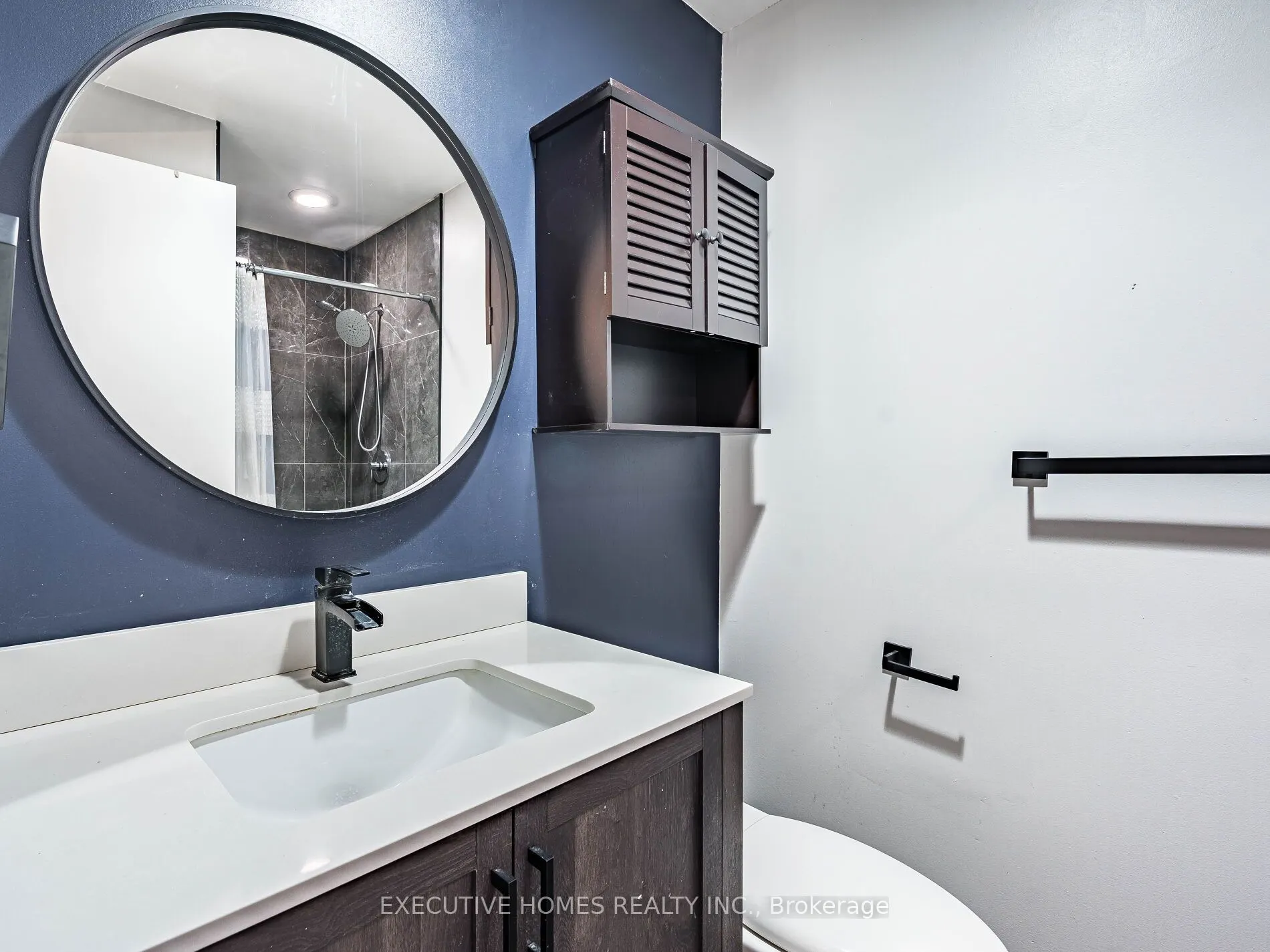 700 King Street W, #1004