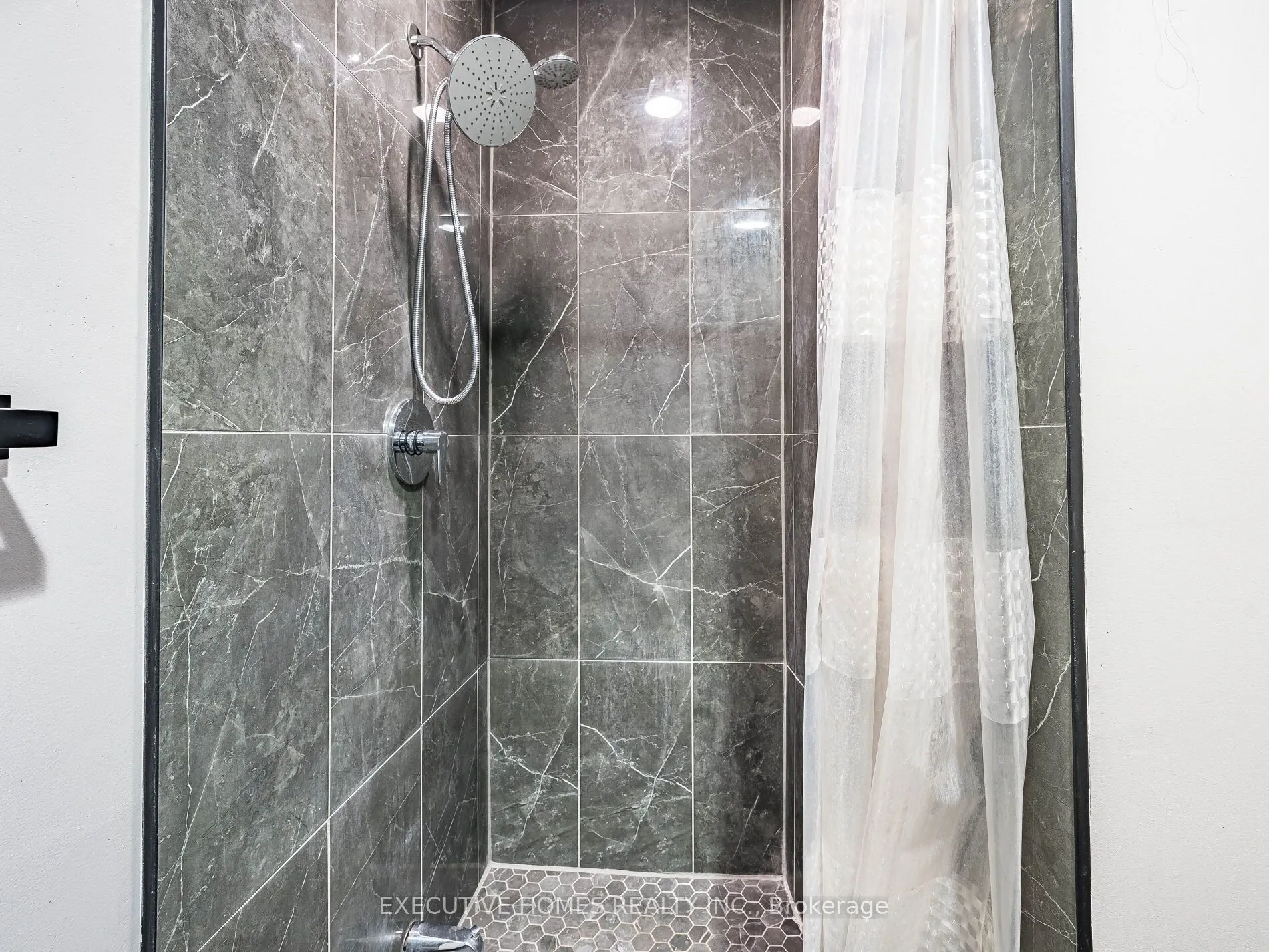 700 King Street W, #1004