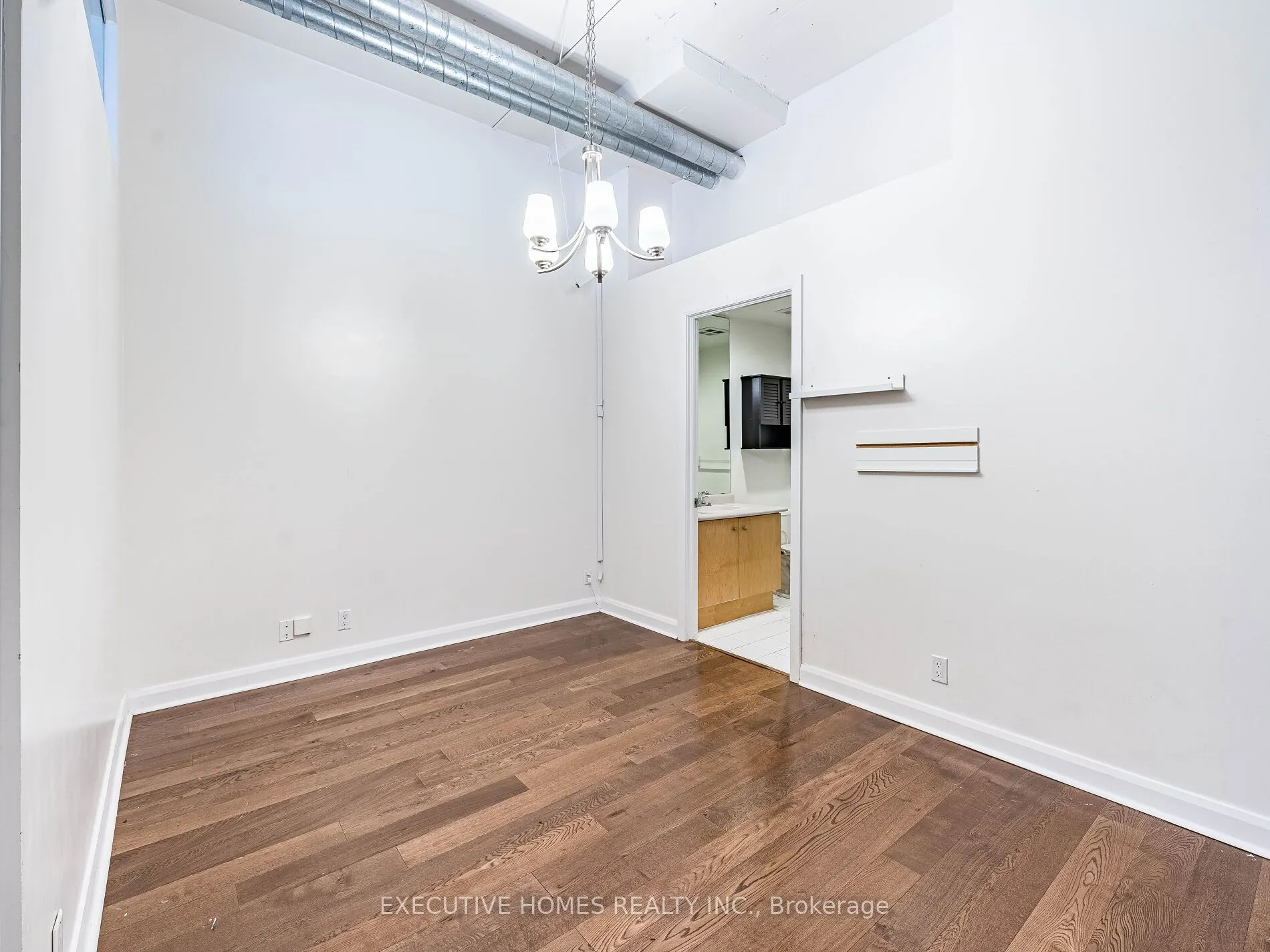 700 King Street W, #1004