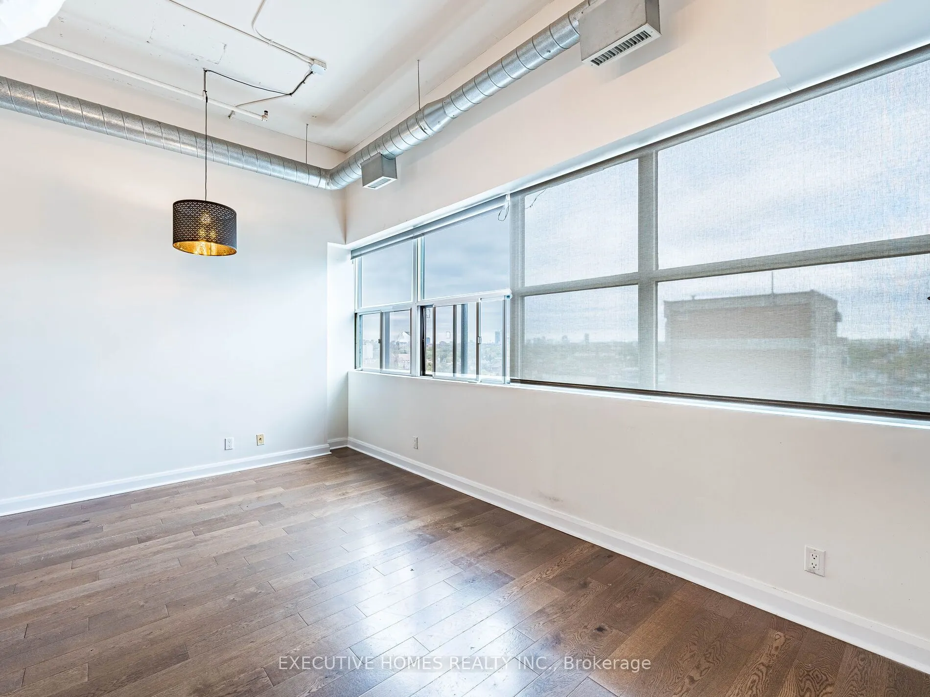 700 King Street W, #1004