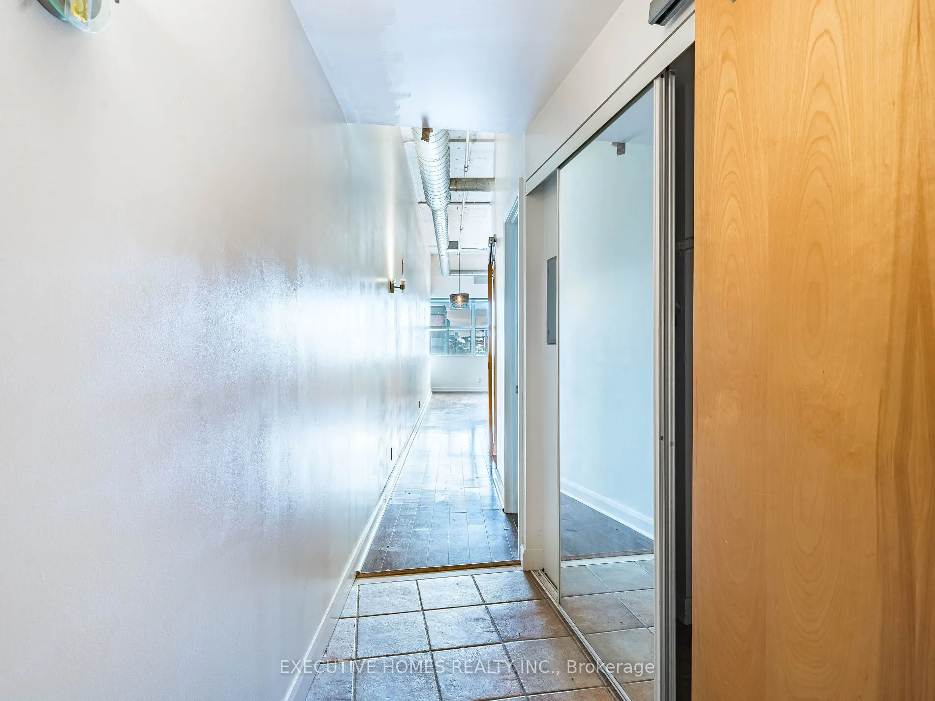 700 King Street W, #1004